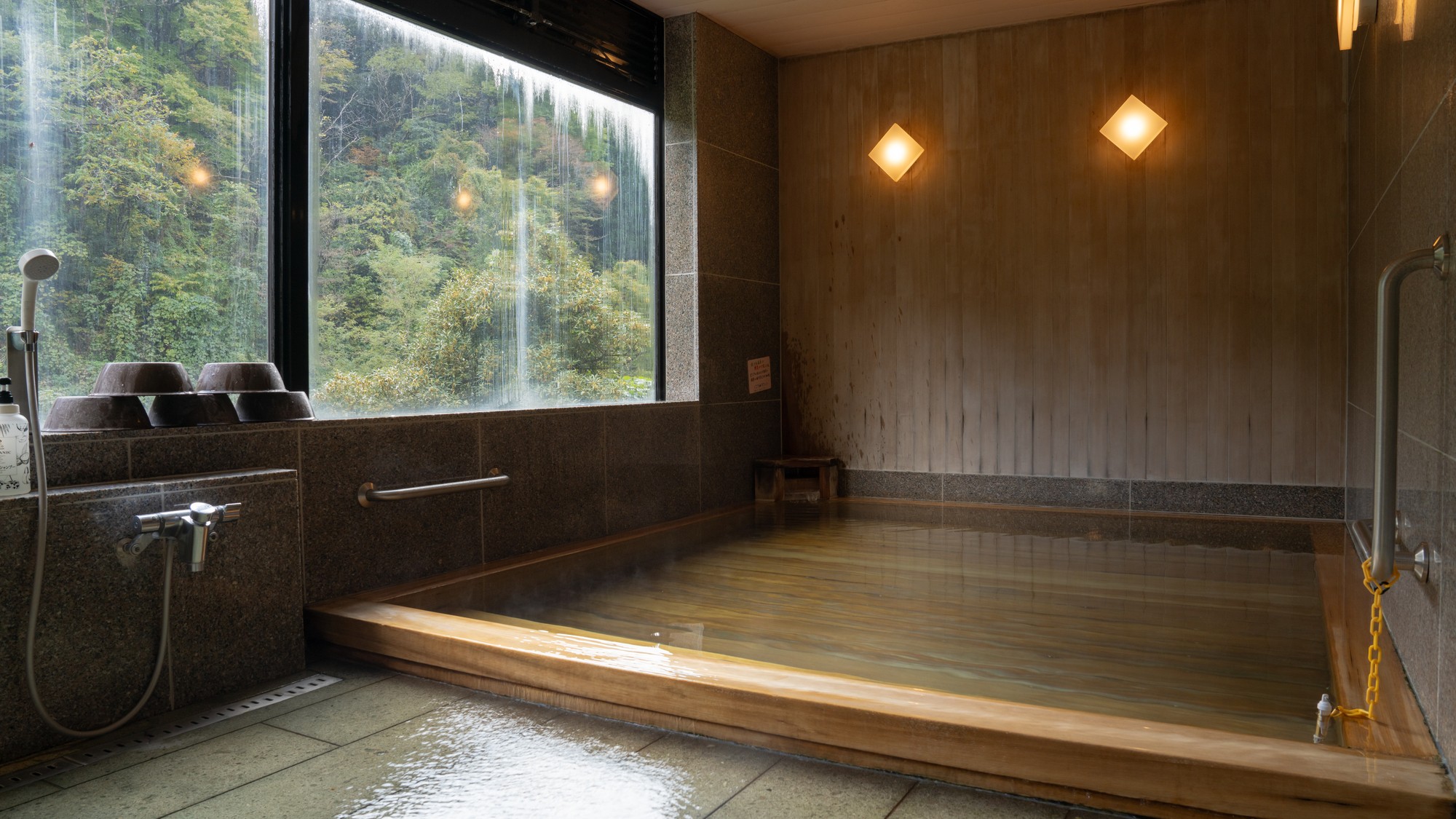 自家源泉かけ流しの温泉