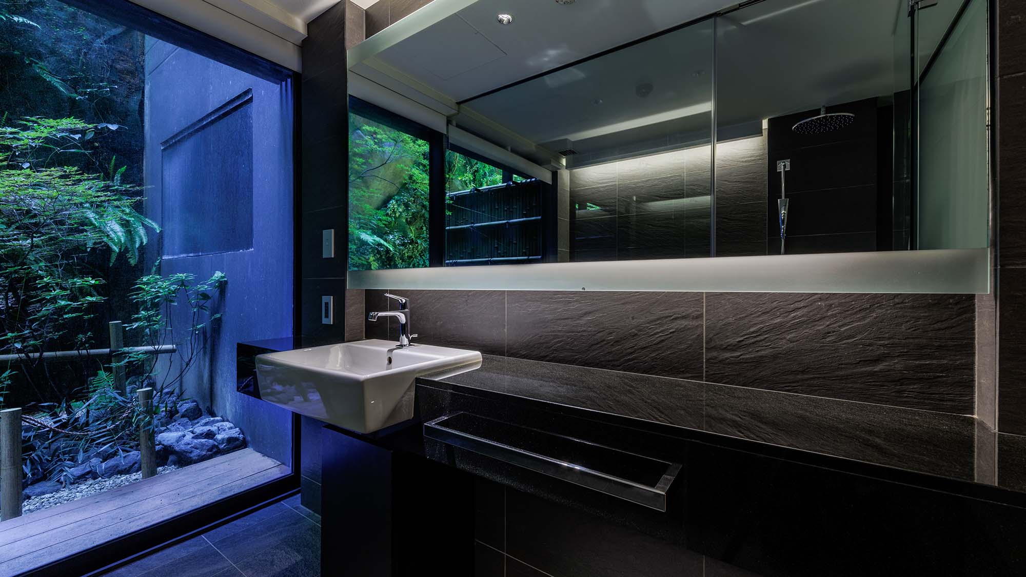 【ガーデンツイン】