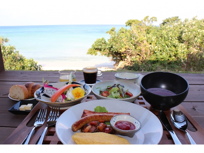 朝食　～ フレッシュな朝食と美ら海の絶景で、朝から元気をチャージいただけます♪ ～