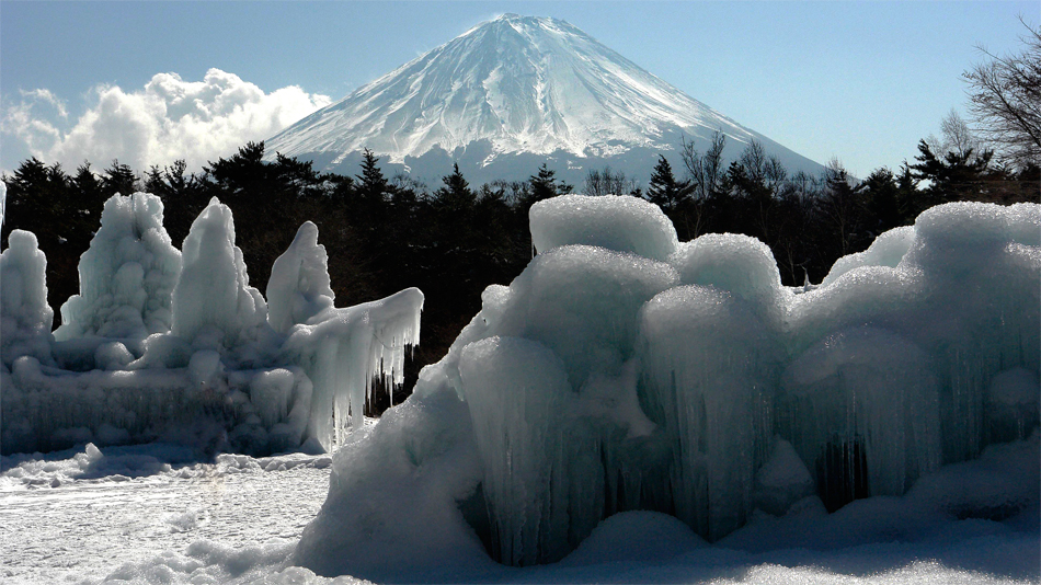 富士山と西湖氷まつり