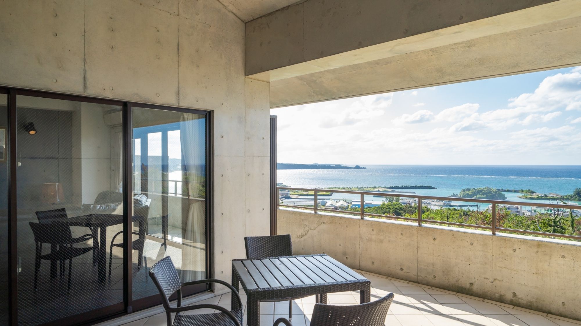 【3F - 風 - Wind -】最上階ならではの眺望を独占する、オーシャンビュースイート。