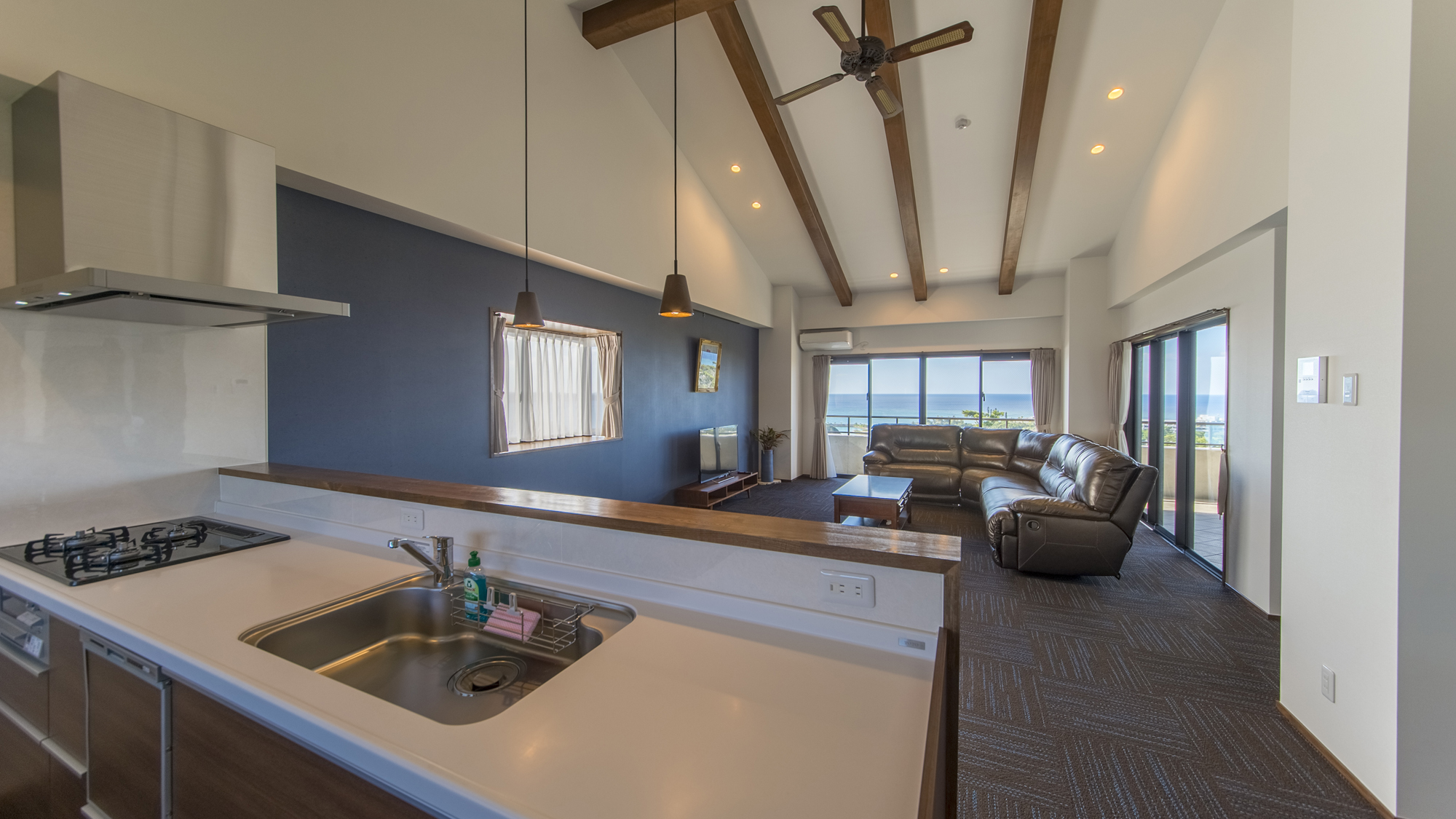 【3F - 風 - Wind -】キッチン完備で、暮らすように滞在できるスイートルーム