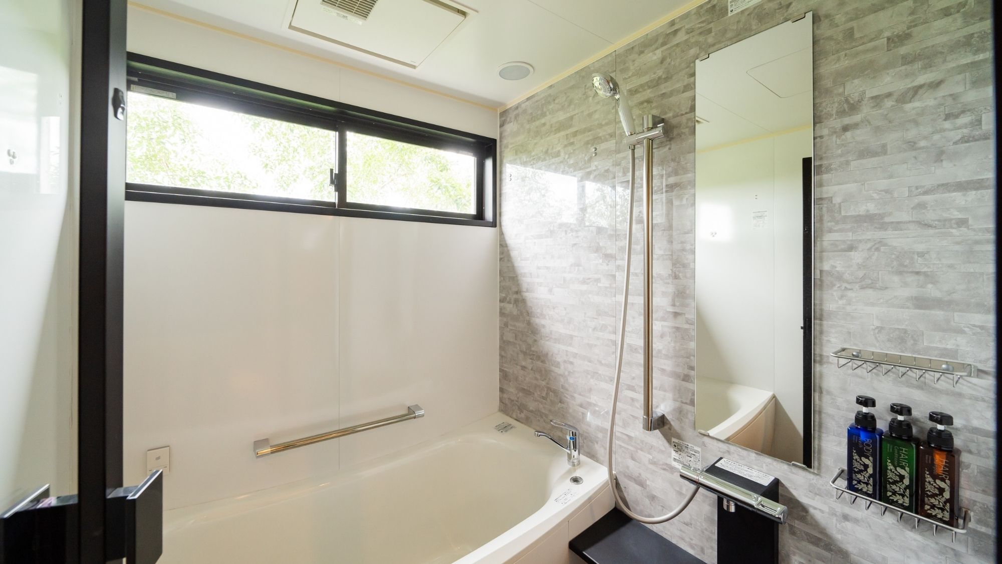 【2F - 海- Ocean -】バス・トイレ付き、全館禁煙の快適なスイートルーム。