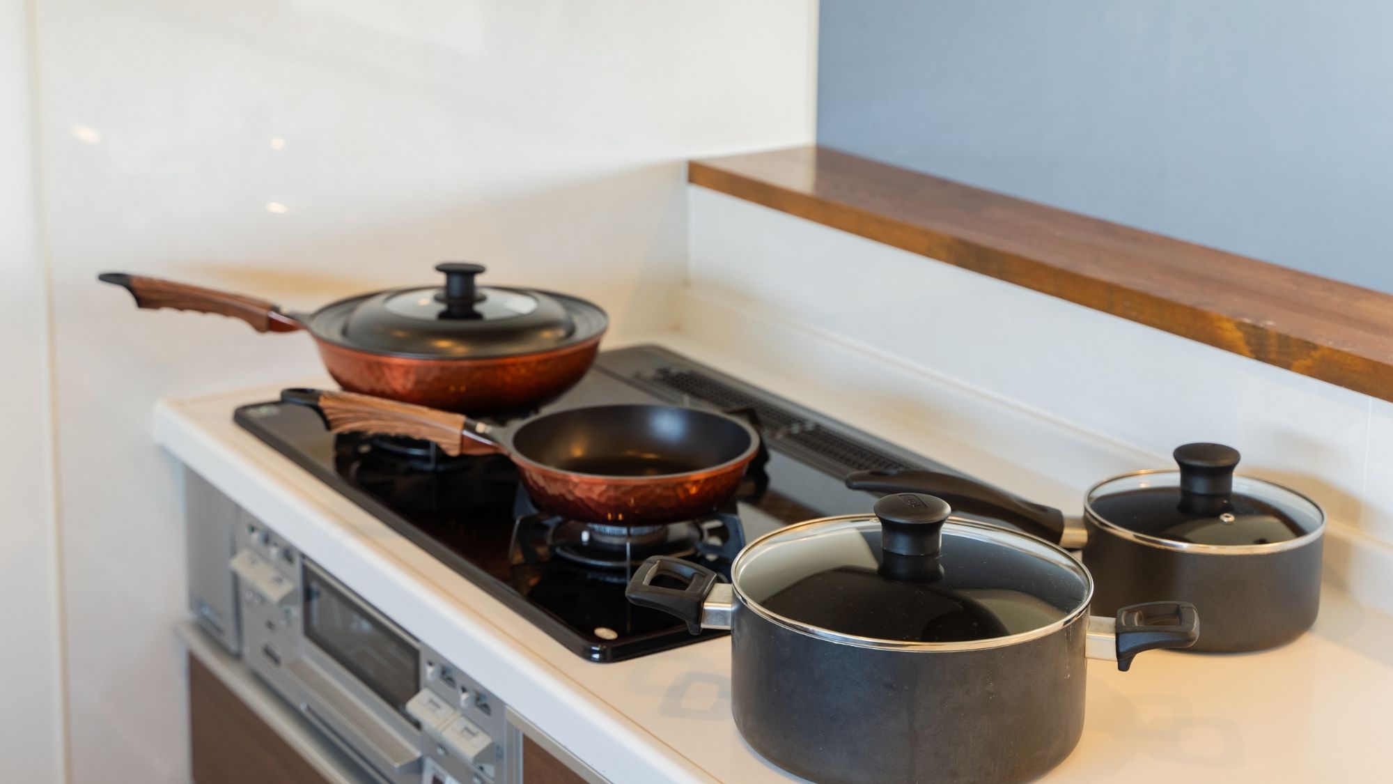 【部屋設備】調理器具もそろっているので、滞在中でも不便なく料理ができます。