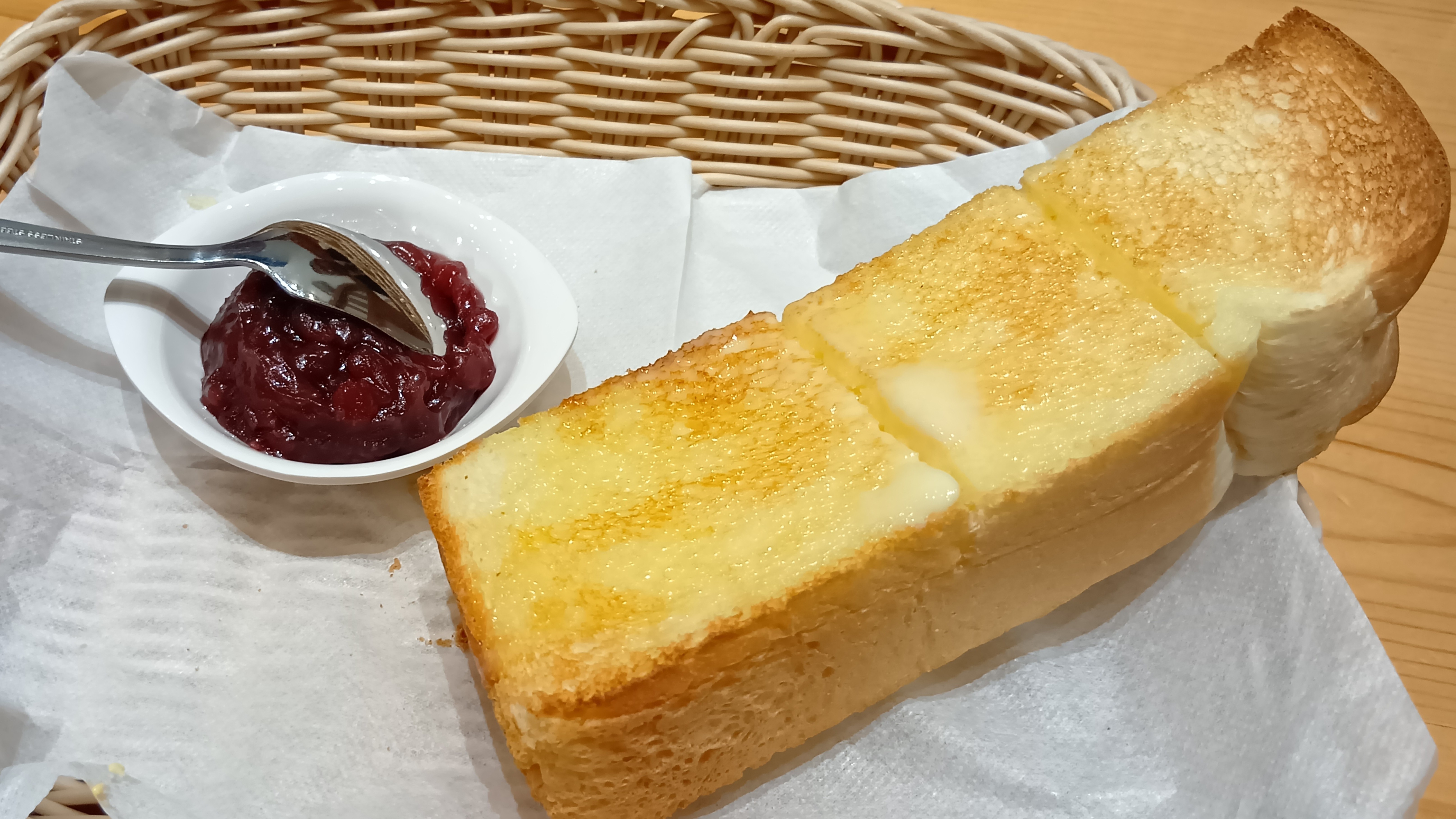 コメダ珈琲店、選べるモーニング一例、山食（トースト）パンとおぐらあん