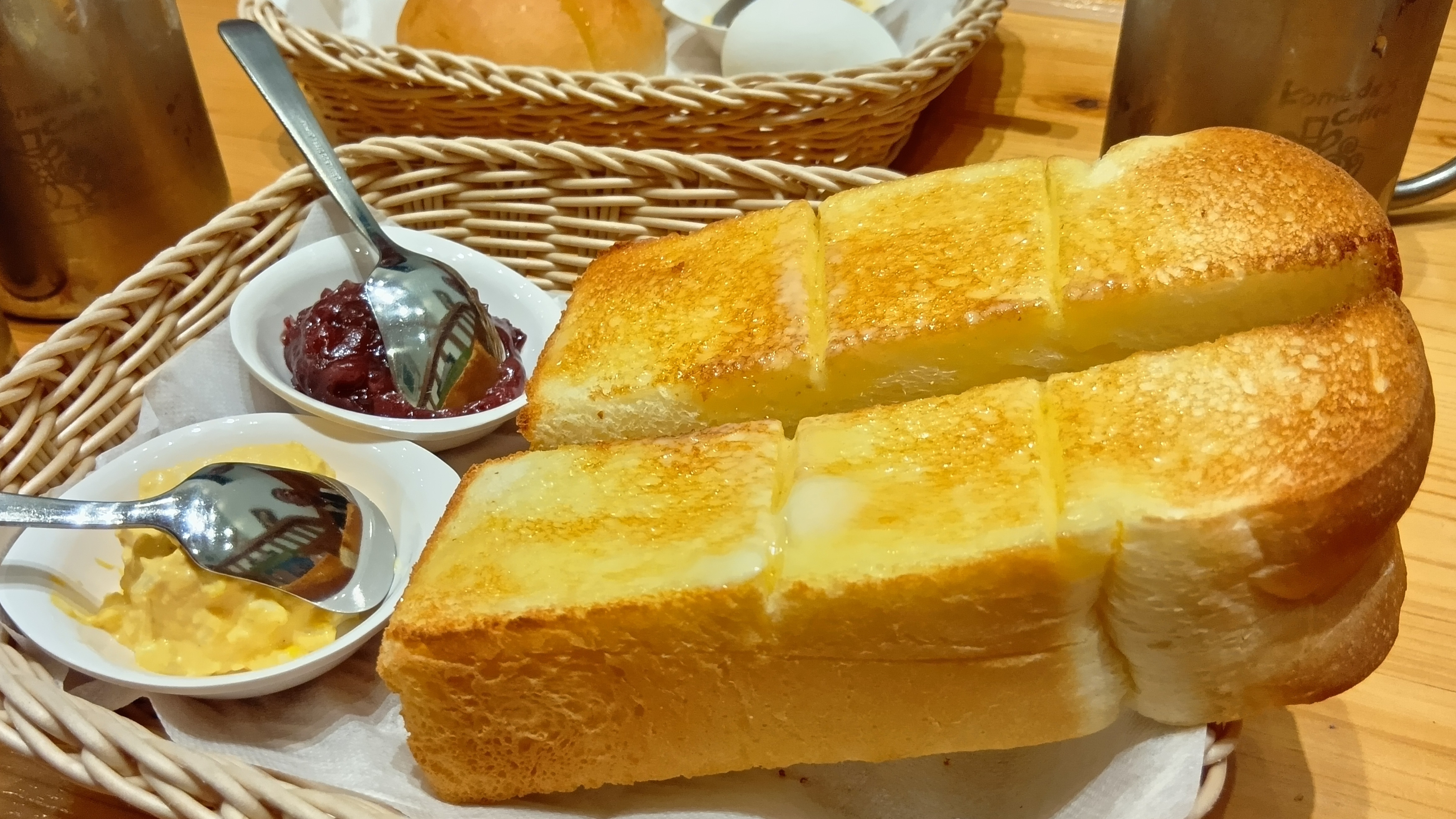 選べるモーニング一例（2名分）、山食（トースト）パンとたまごペースト＆おぐらあん