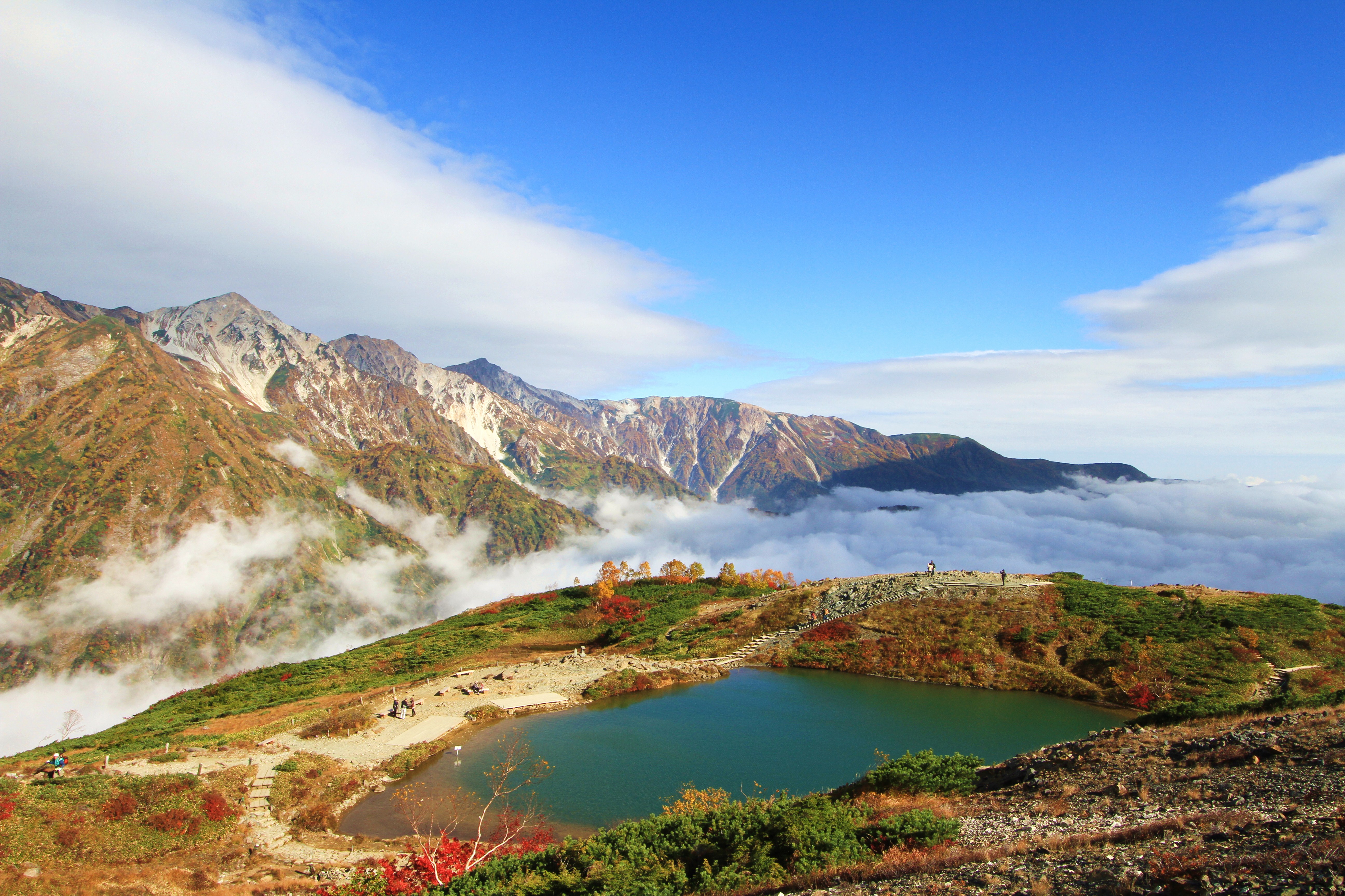 秋の八方池と白馬三山