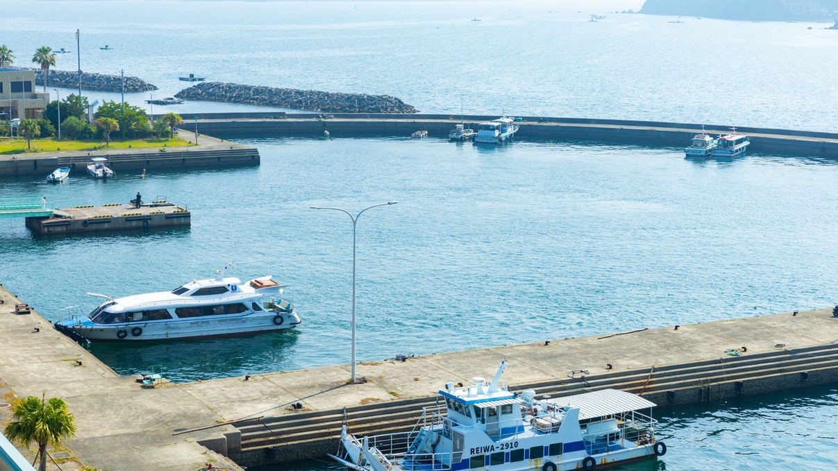 【伊勢海老１尾！姿造里付き】◆鮮度が引き立てる濃厚な甘み◆船で3分離島の温泉宿◆天然療養温泉を満喫◆