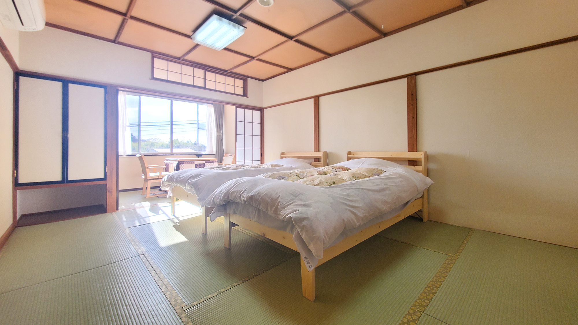 #ベッドツインルーム　畳の寛ぎはそのままに、お休みは快適なベッドスタイルで。