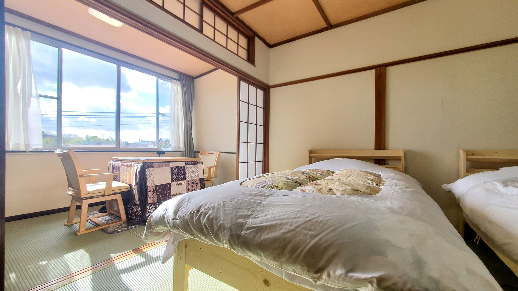 #ベッドツインルーム　畳の香りとベッドの快適さが共存する和モダンなお部屋です。