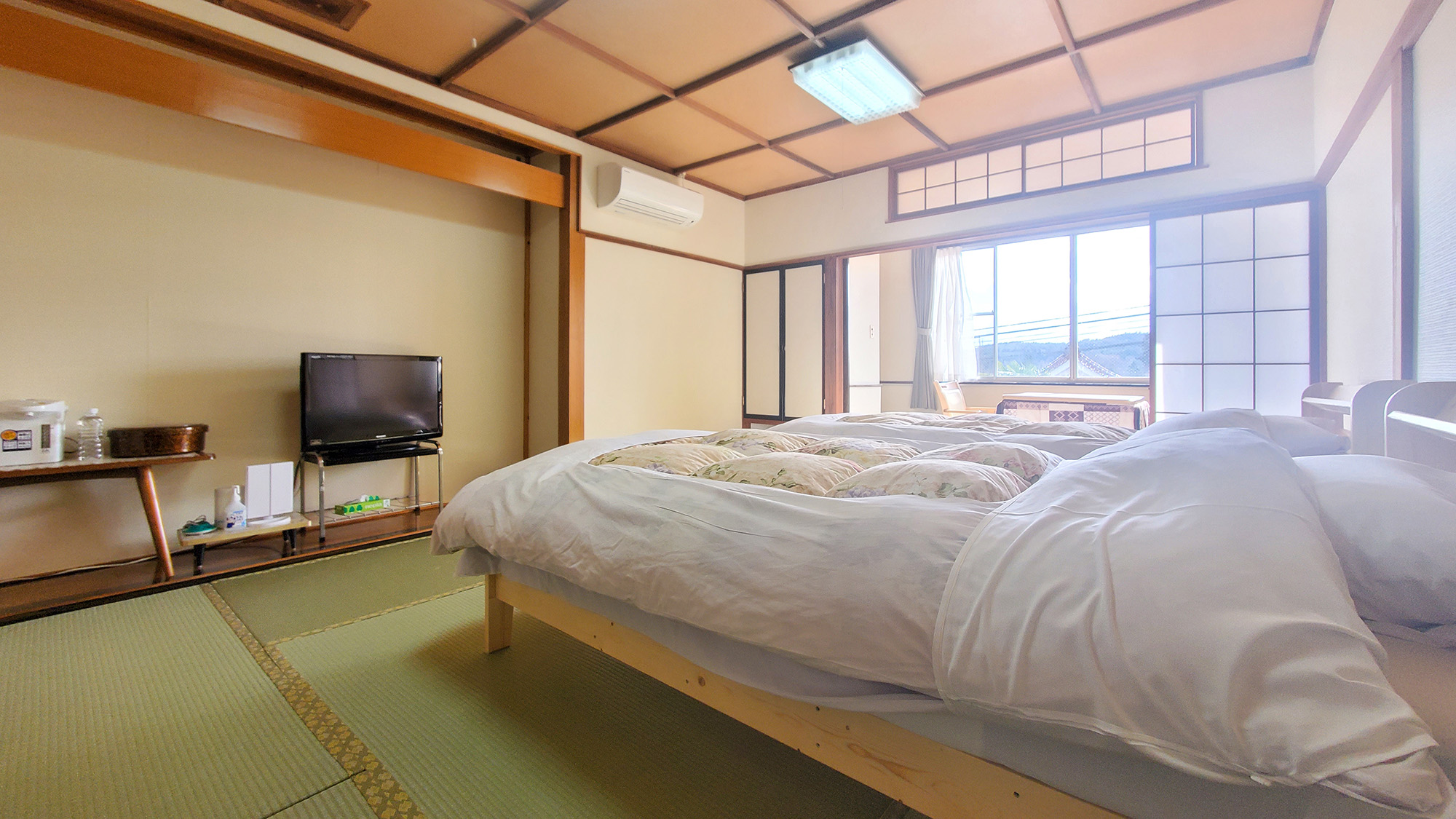 #ベッドツインルーム　畳で和の趣を感じながら、ベッドで朝までぐっすりとお休みいただけます。