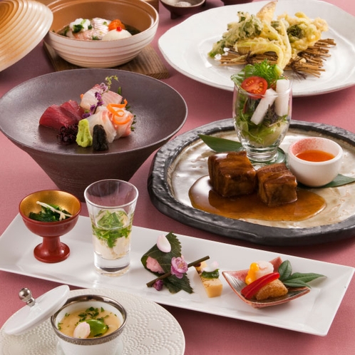 〈新感覚・日本料理　華〉旬の魚介がメイン♪九州産の食材を美味しく楽しめます。