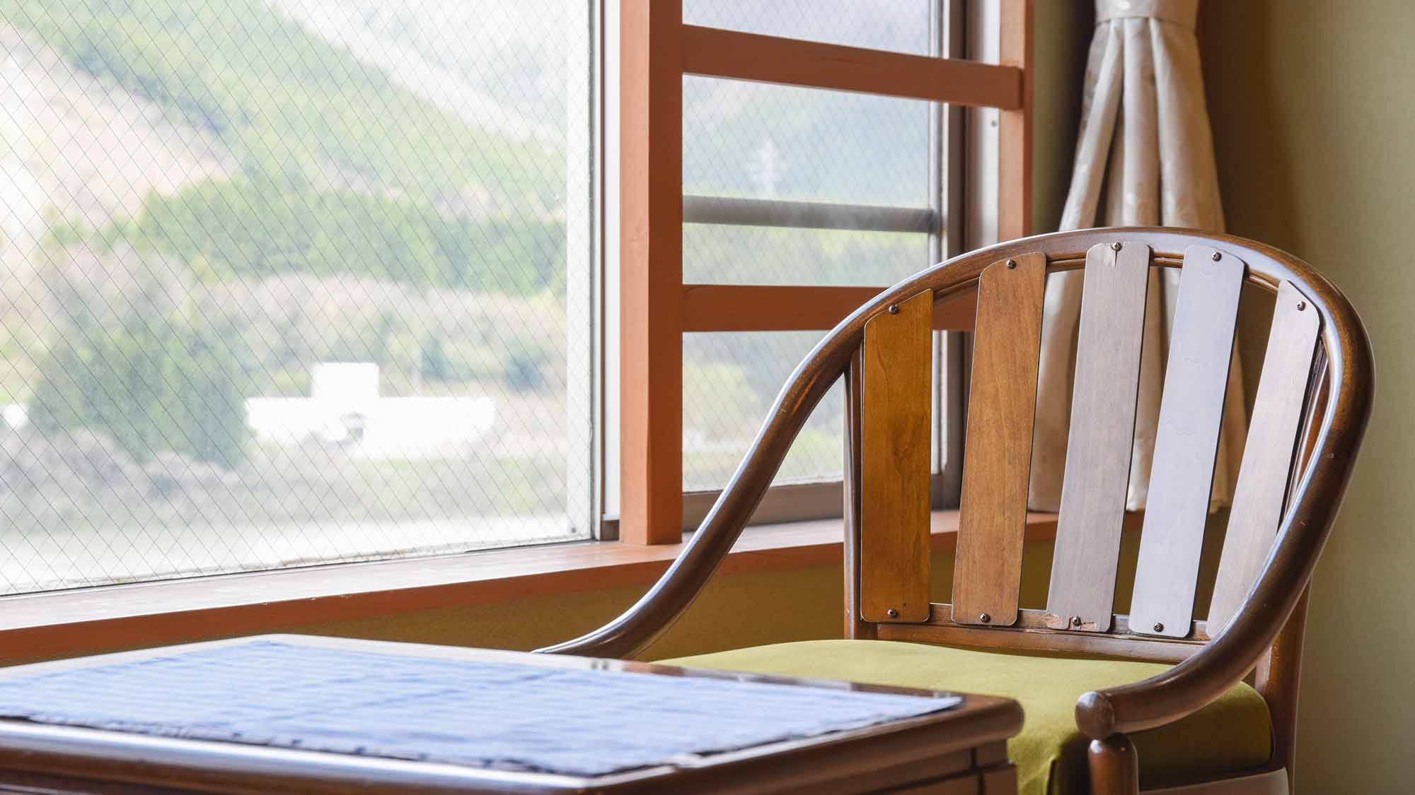 *【客室/和室12畳】窓辺の椅子に座り、旅先の静かな時間をお楽しみください。