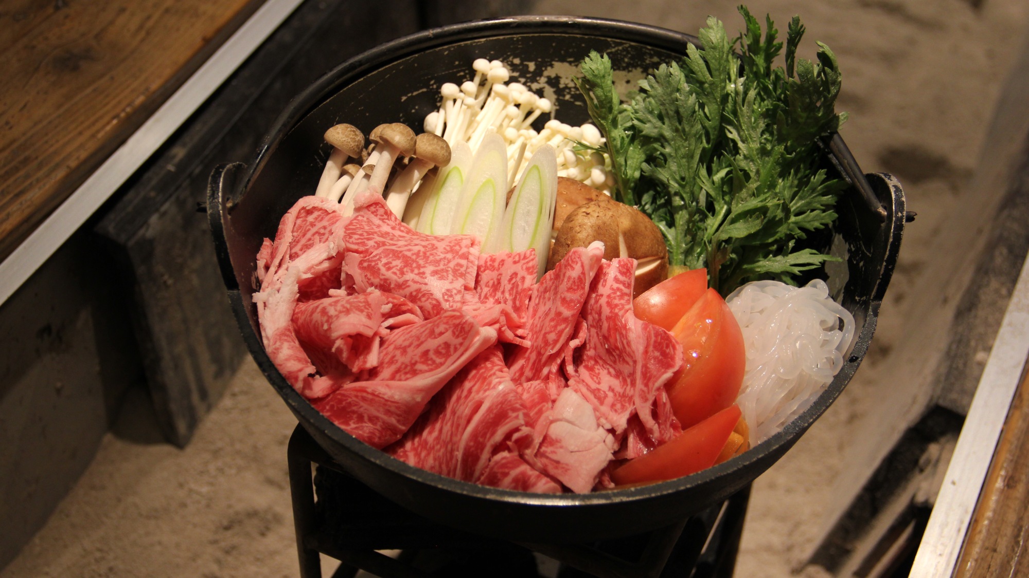 『プレミアムコース』トマト出汁で食べる！黒毛和牛のすき焼き