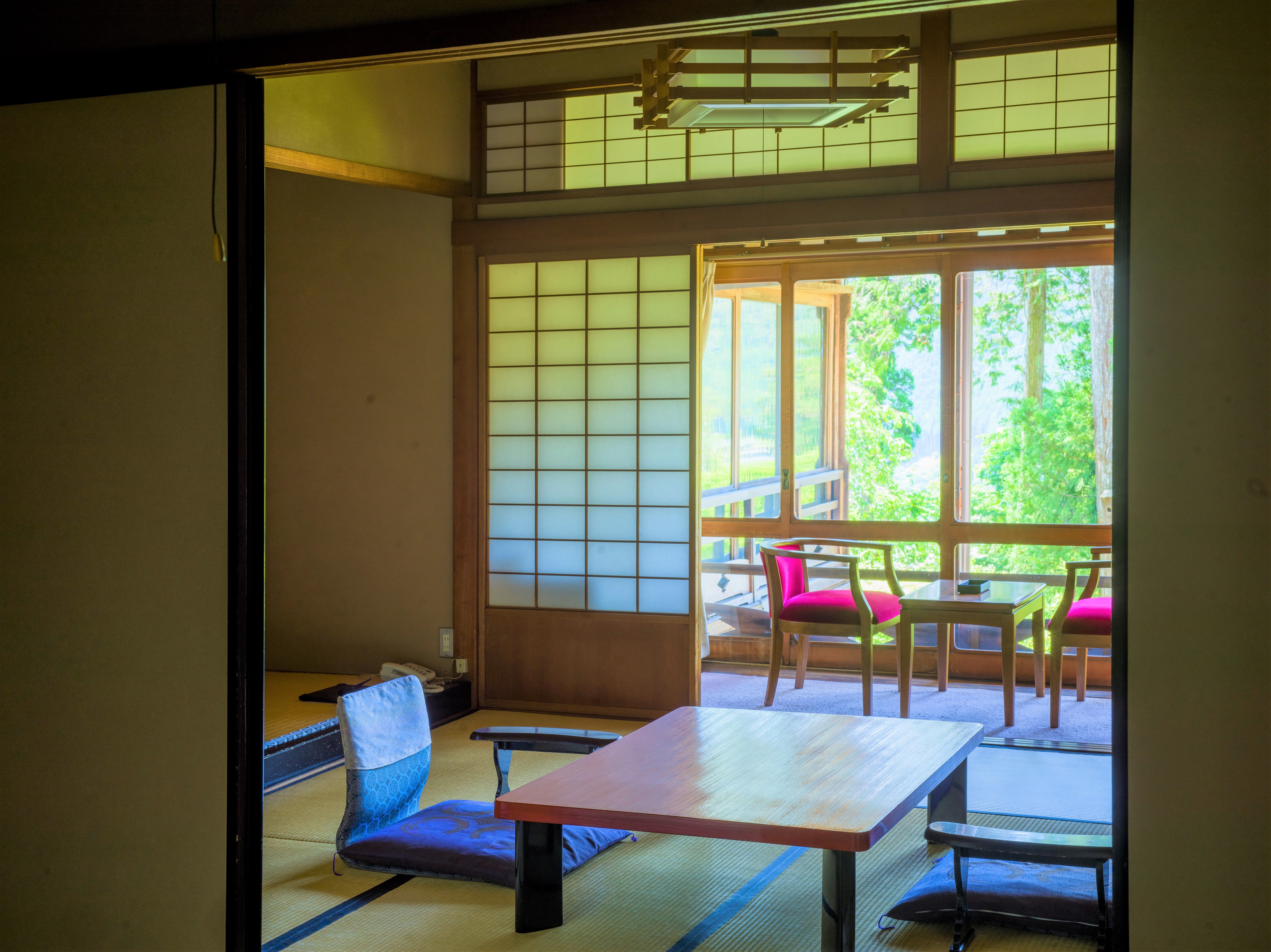 【国の登録有形文化財　本館】昭和を満喫できる木造建築として、人気のお部屋。