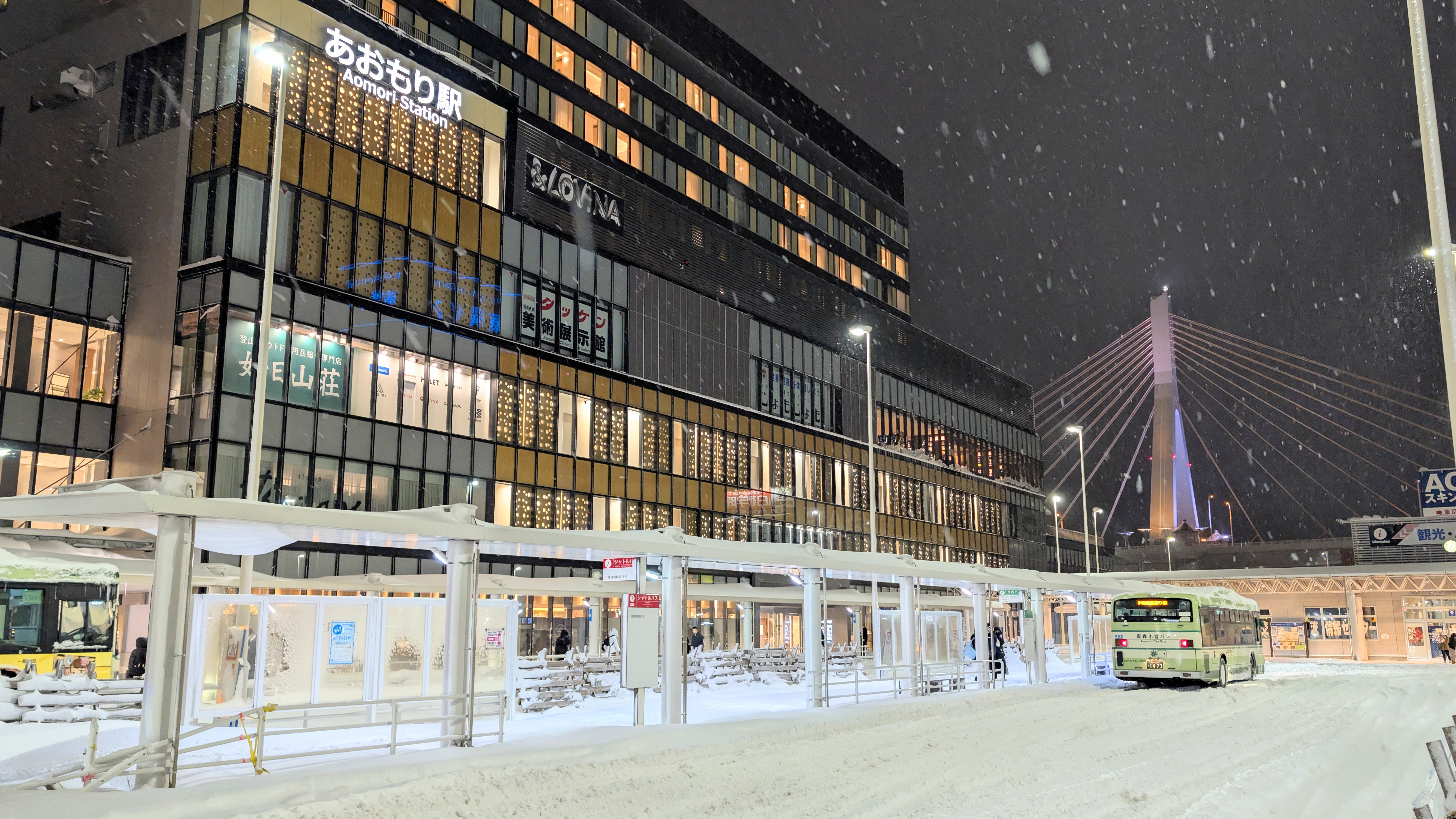 JR青森駅・ベイブリッジ外観(雪景色)