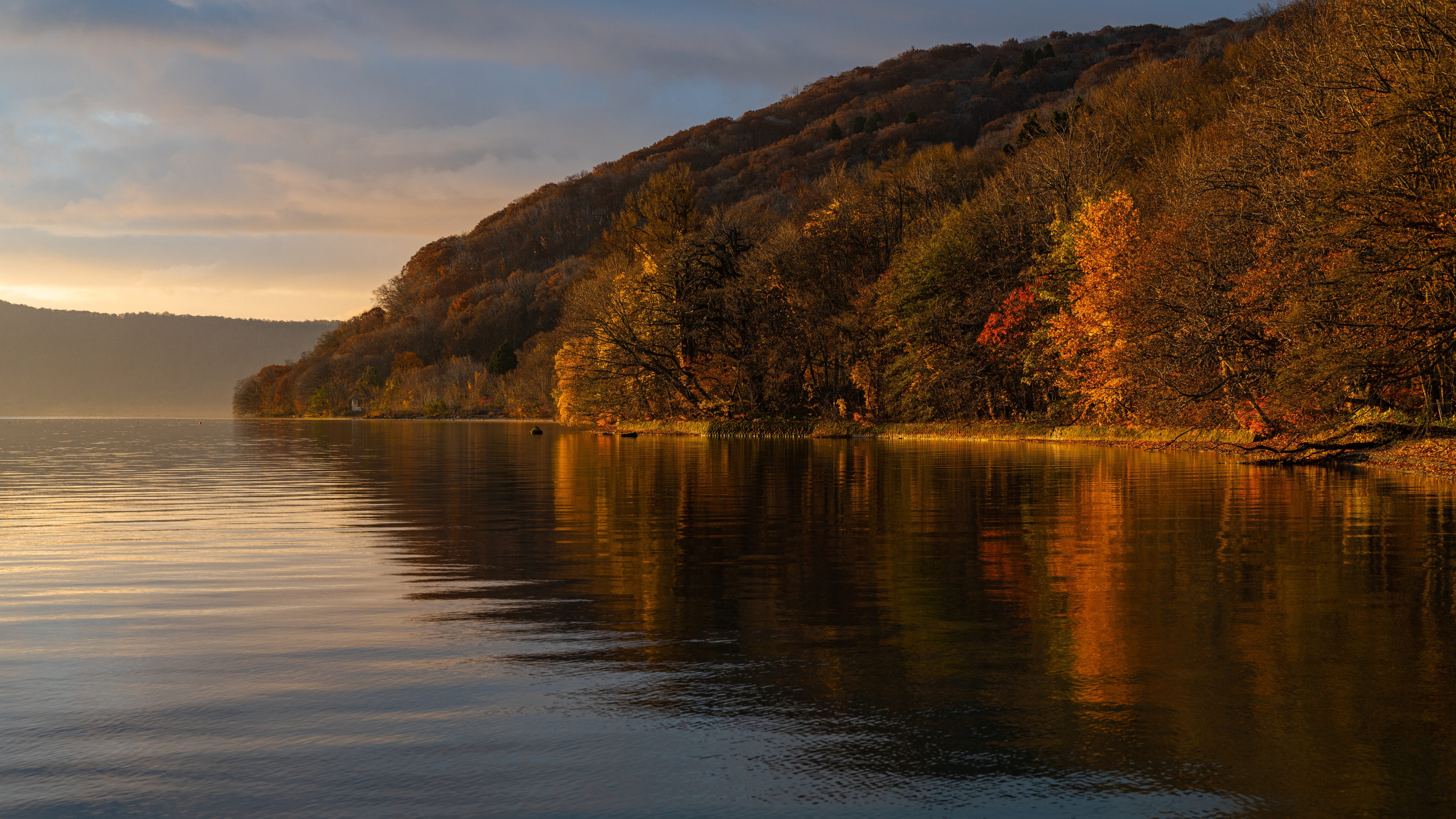十和田市：十和田湖