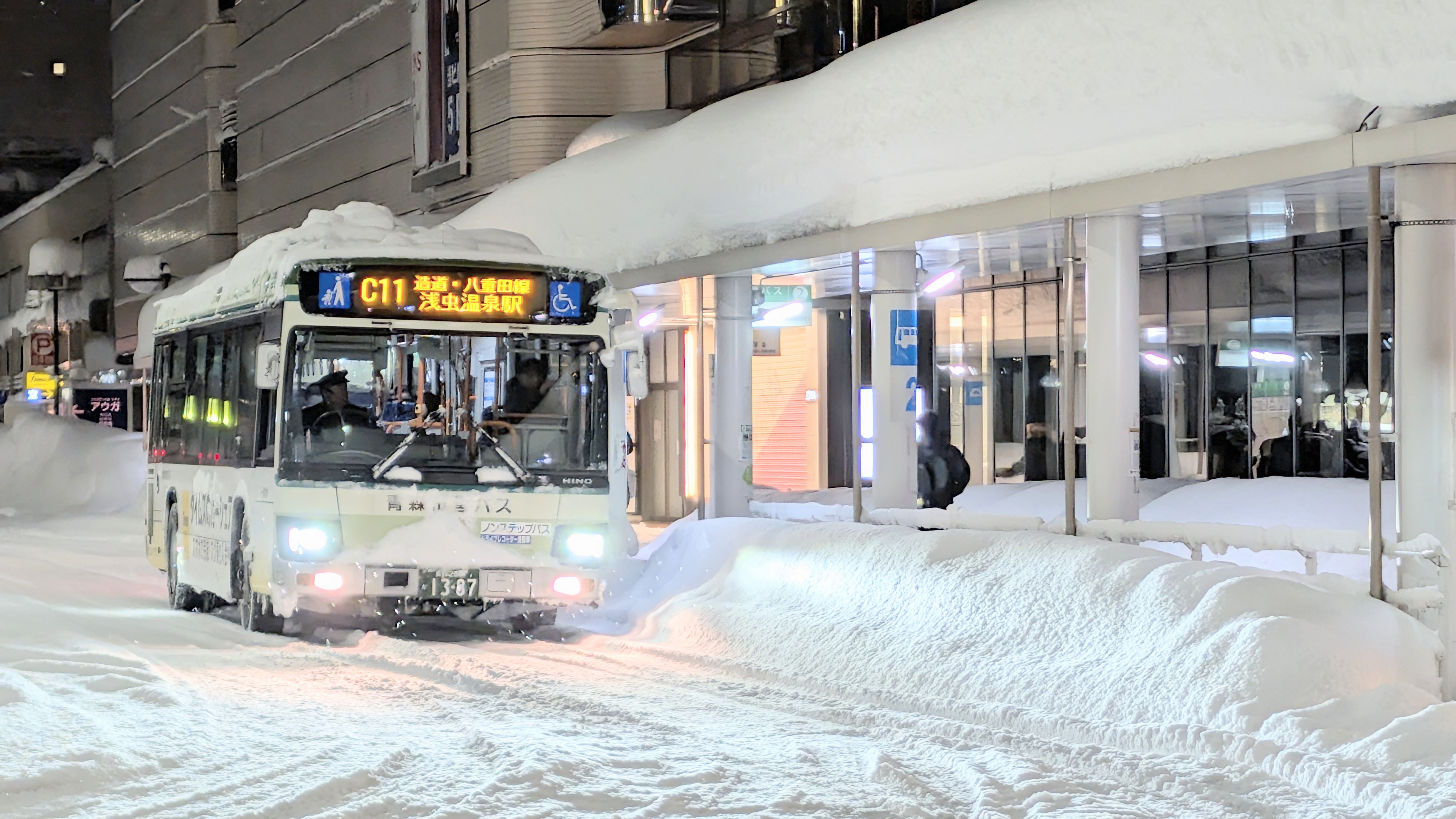 冬季バス停留所