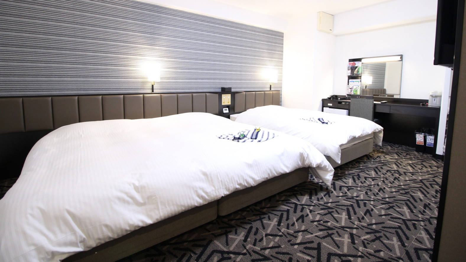 トリプルルーム（ベッド幅220+120cm）