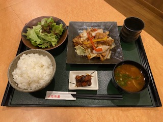 ■夕食レストラン　肉野菜炒め定食