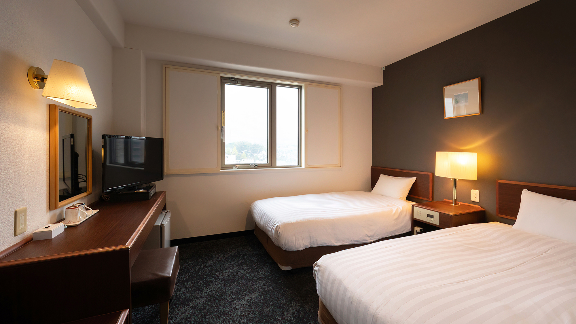 【ツイン】ふたりで過ごすスタンダードな空間。それぞれに快適な休息を。