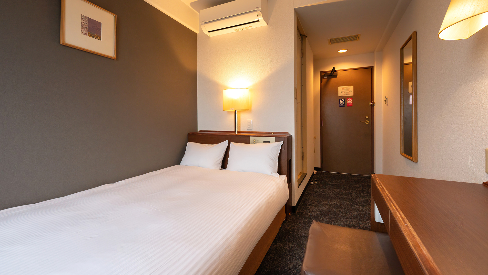 【セミダブル】ふたりで過ごすこじんまりとした夜に。優しい灯りの落ち着くお部屋です。