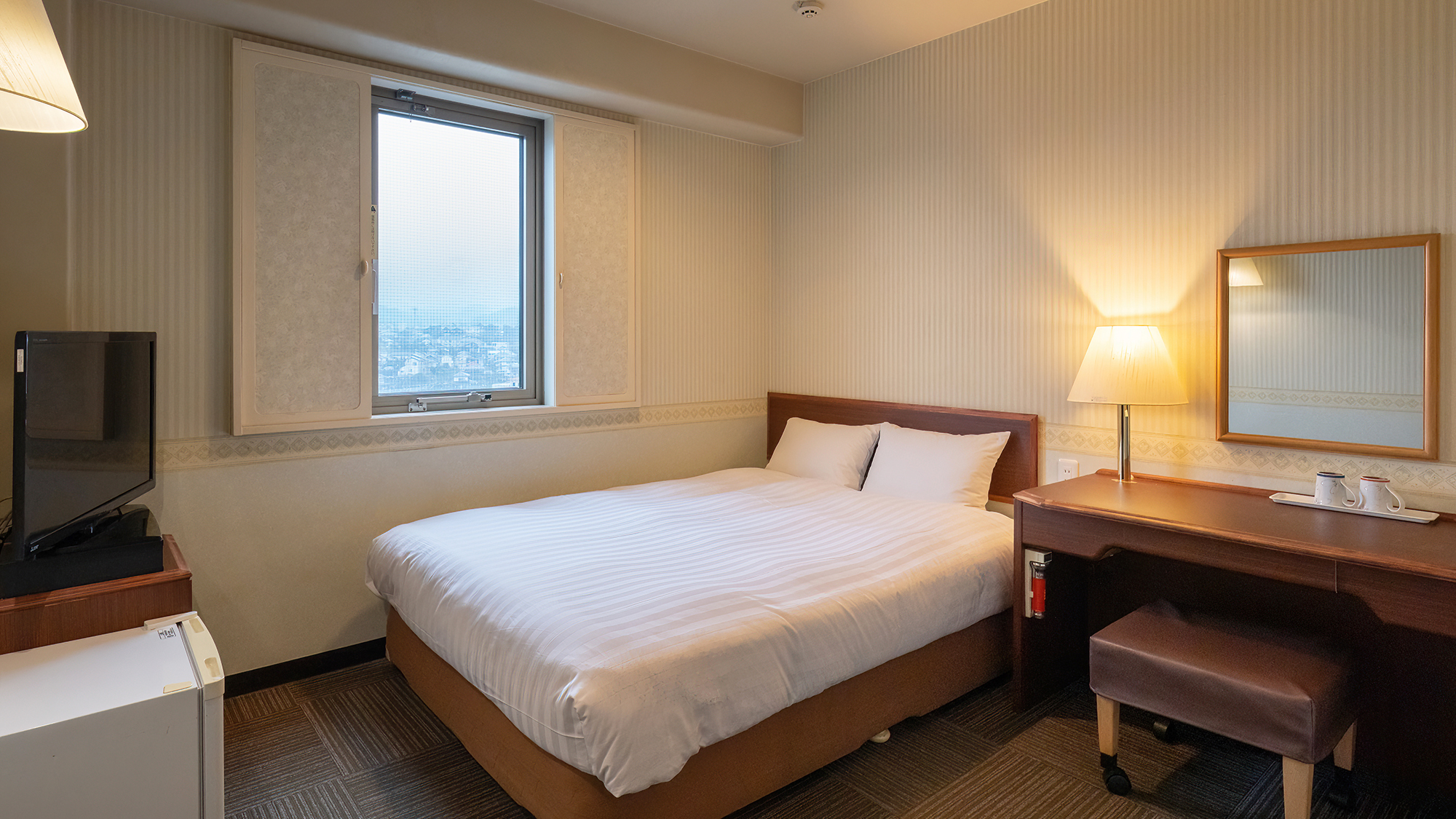 【ダブル】荷物を置いても広々快適。