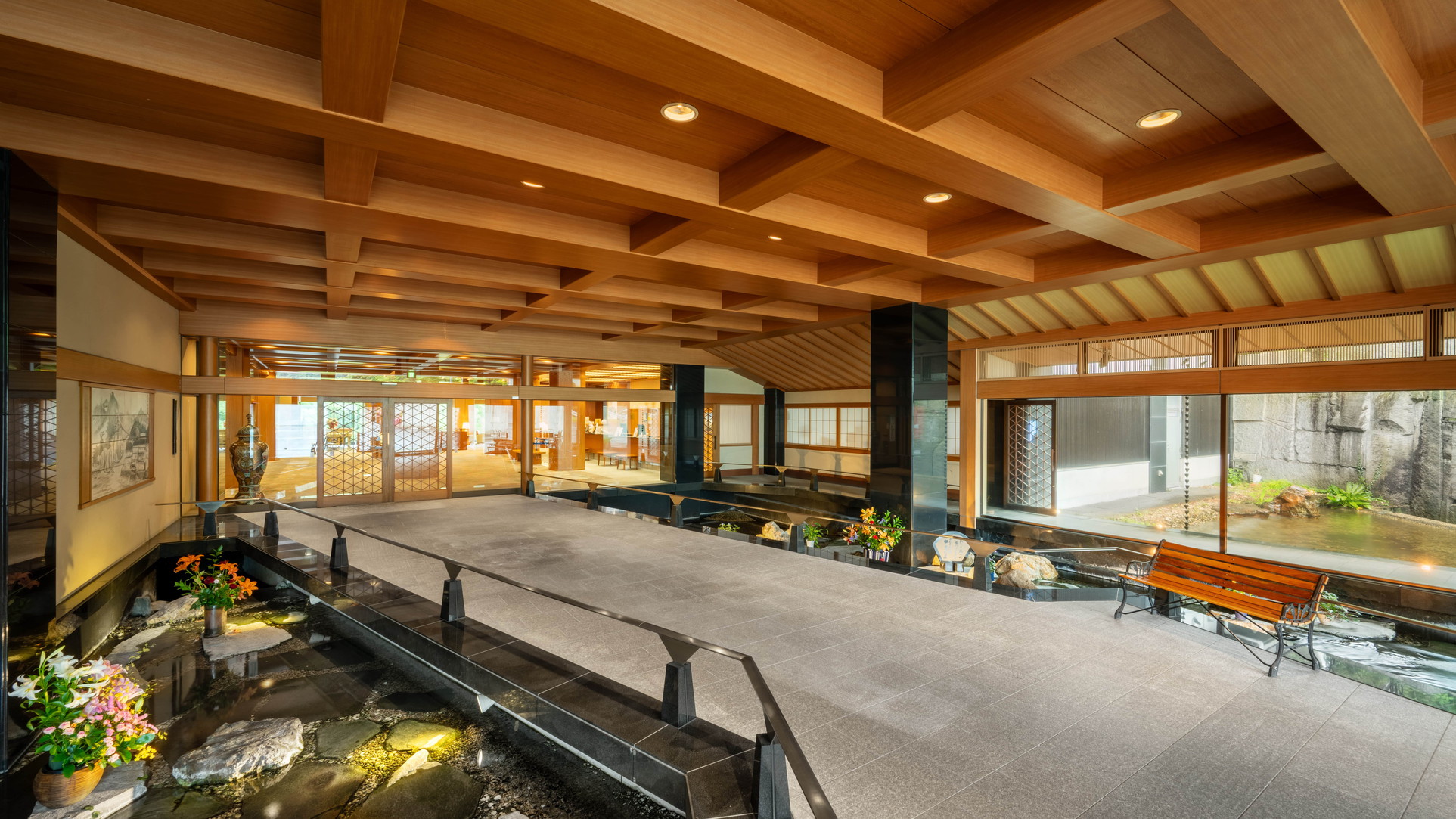 【玄関アプローチ】広々と四季を感じる空間です♪皆さまをお出迎えいたします