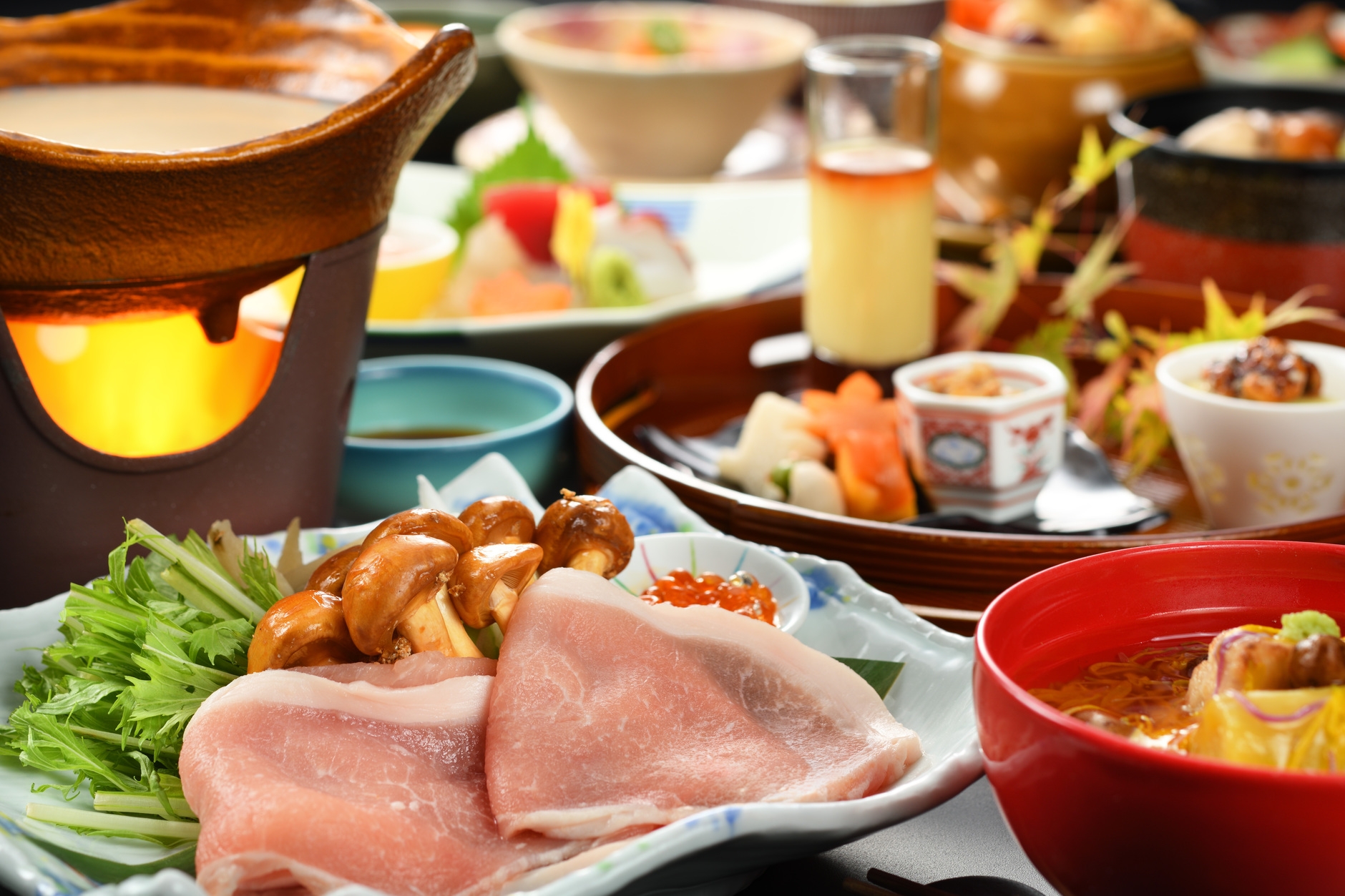 【うつくしまエゴマ豚の豆乳糀鍋会席】福島が誇るブランド豚を味わう温泉旅♪東北最大級の温泉を満喫