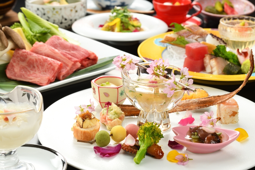 個室会食場「せせらぎの杜ダイニング燈花」特別プラン！ご夕食は黒毛和牛すき焼き会席