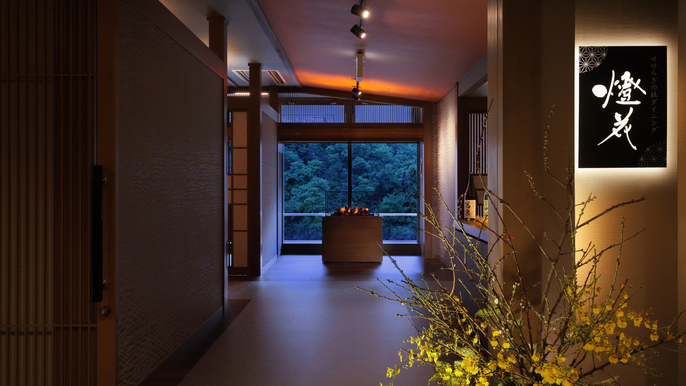 【ダイニング「燈花」】福島の旬楽しむ会席料理やお酒をゆっくりと大人な空間でお楽しみください。