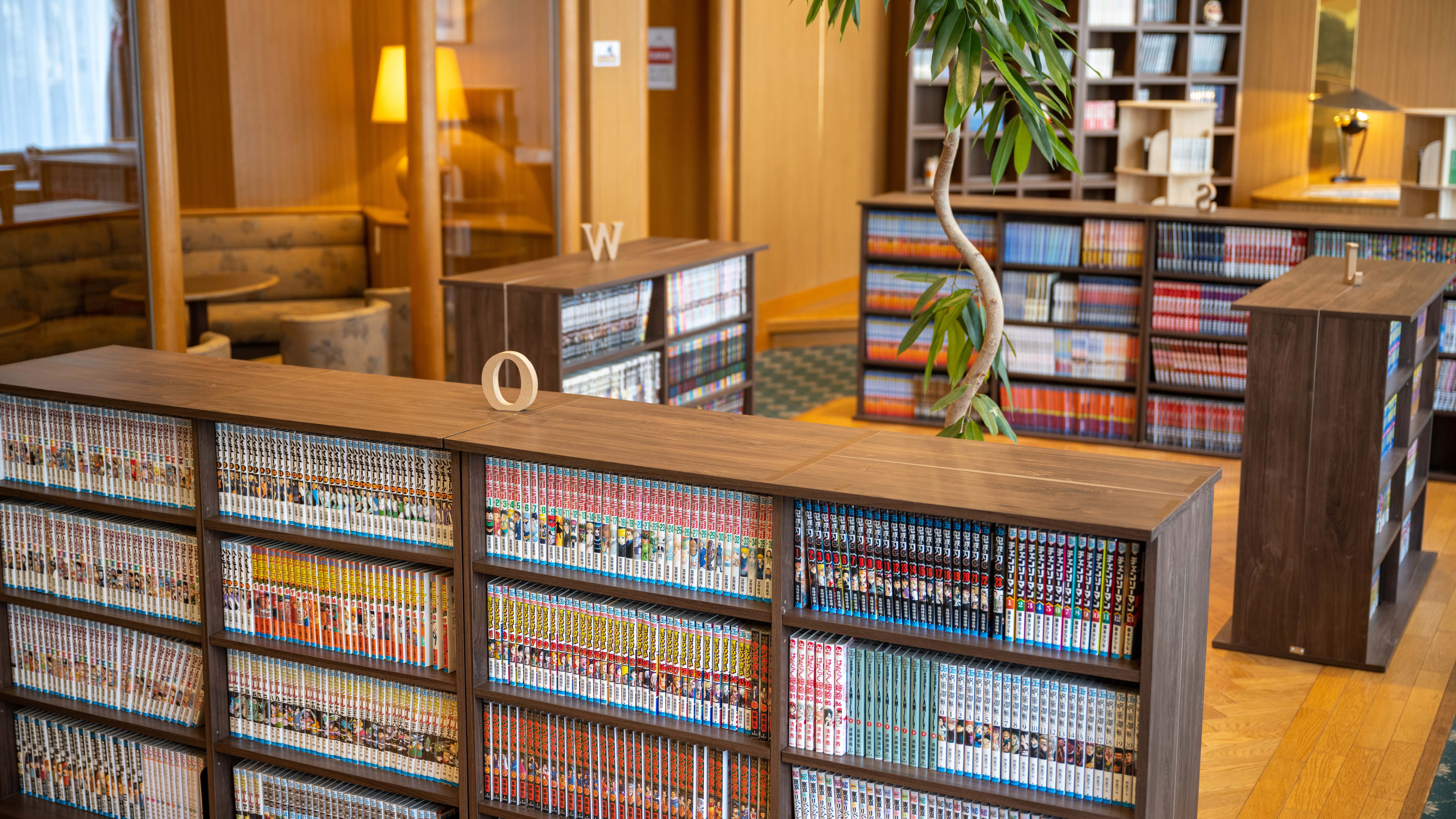 【ブックラウンジ「ふくろう」】4000冊の漫画が揃う！お気に入りの作品をごゆっくり♪