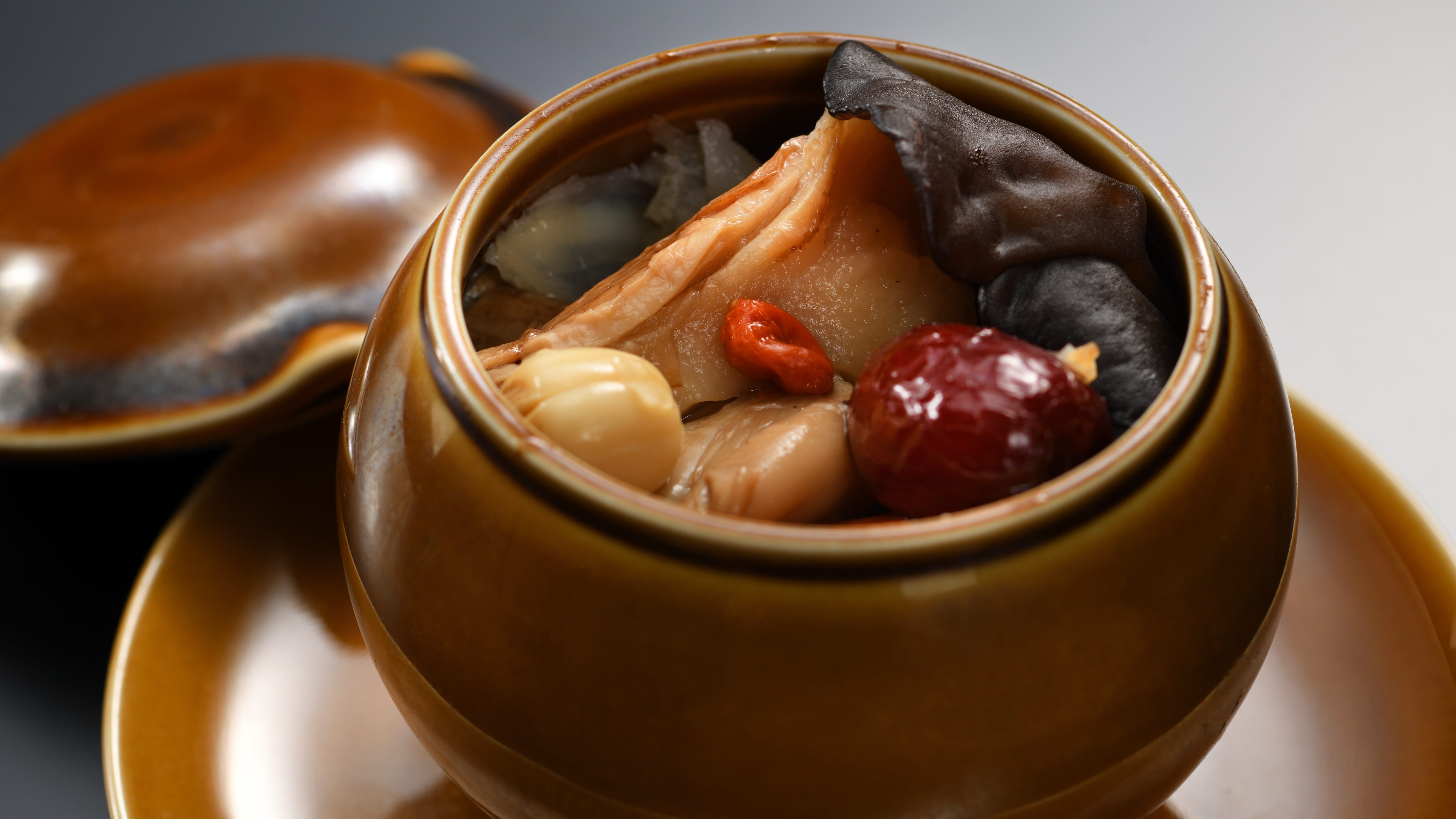 吉川屋名物「女神の美肌スープ」ご夕食でお召し上がりいただけます