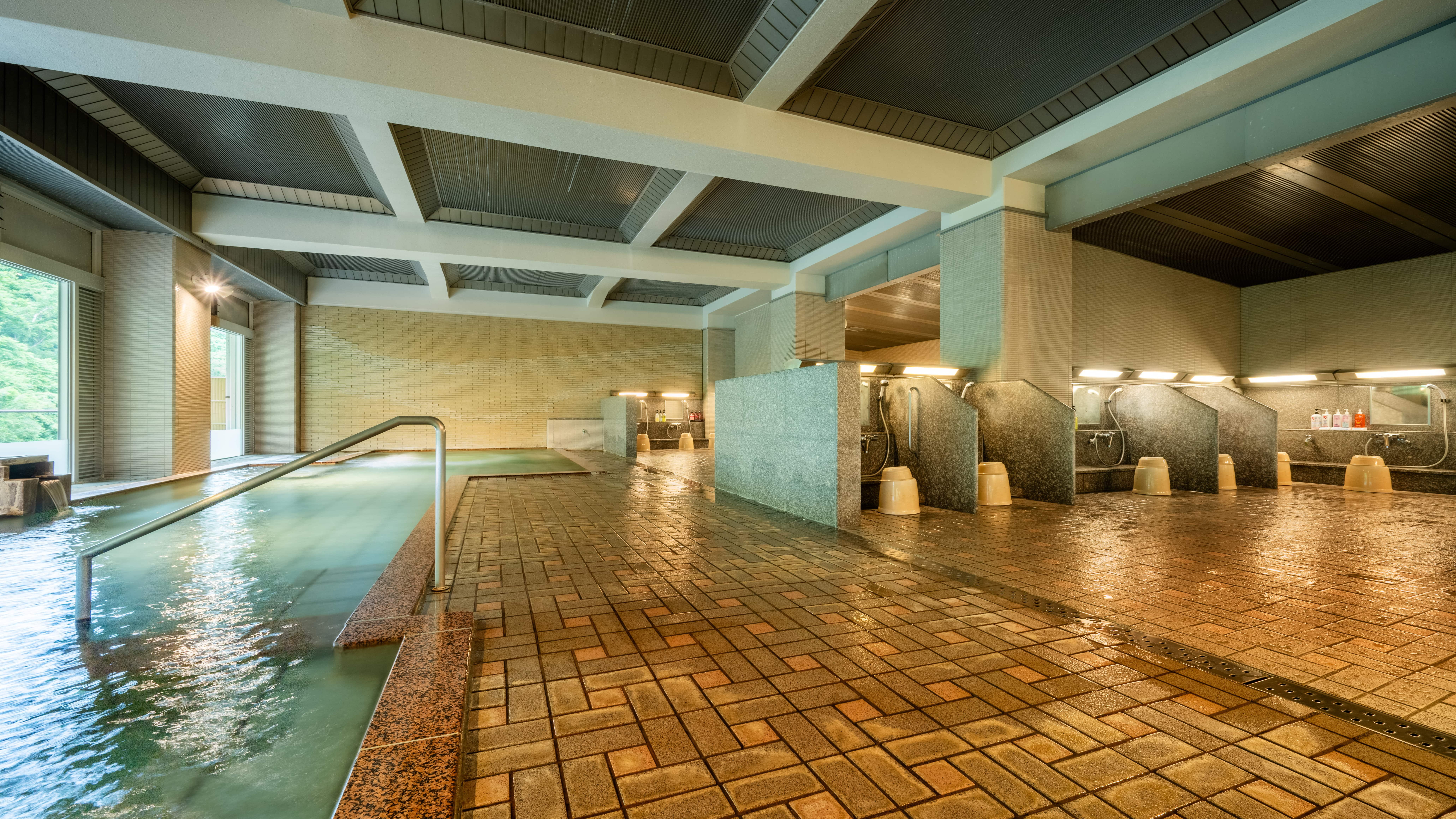 【大浴場 弁天の湯】川の女神「弁財天」にちなんで名づけられた大浴場◆広さは東北最大級です！