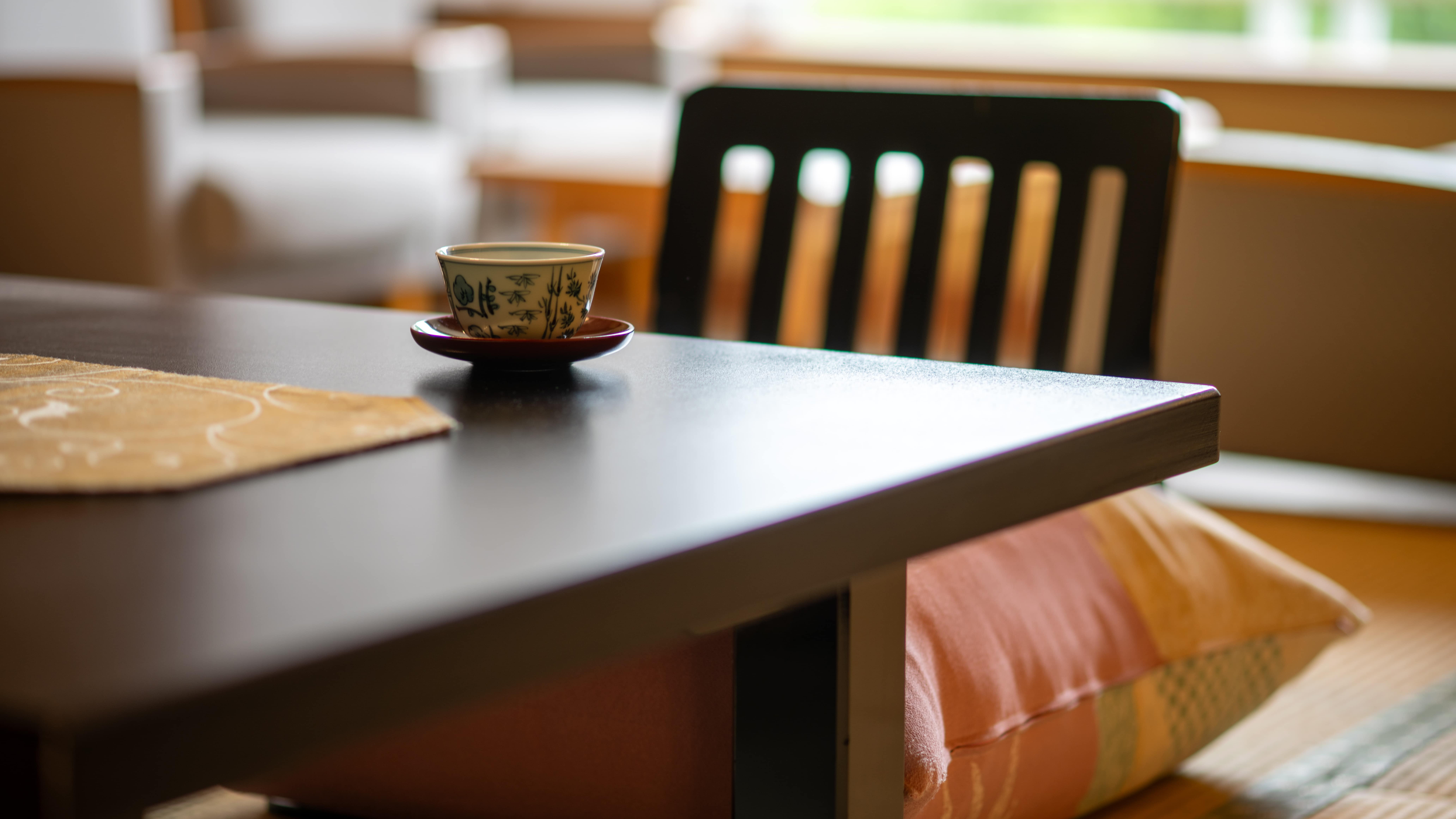 【和ベッド客室 12.5畳｜凌雲閣】セミダブルベッド付きの和室のお部屋です