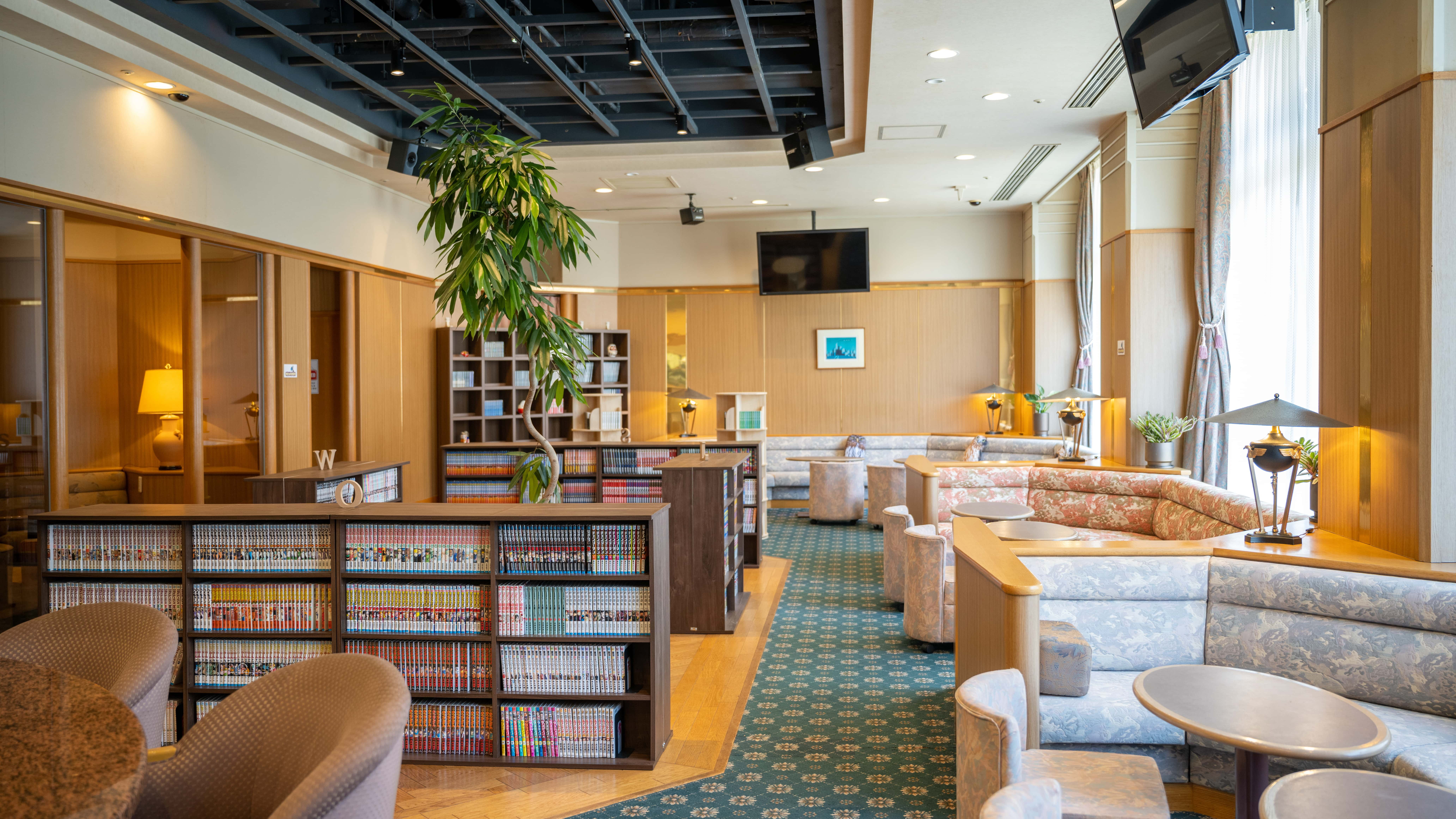 【ブックラウンジ「ふくろう」】4000冊の漫画が揃う！お気に入りの作品をごゆっくり♪