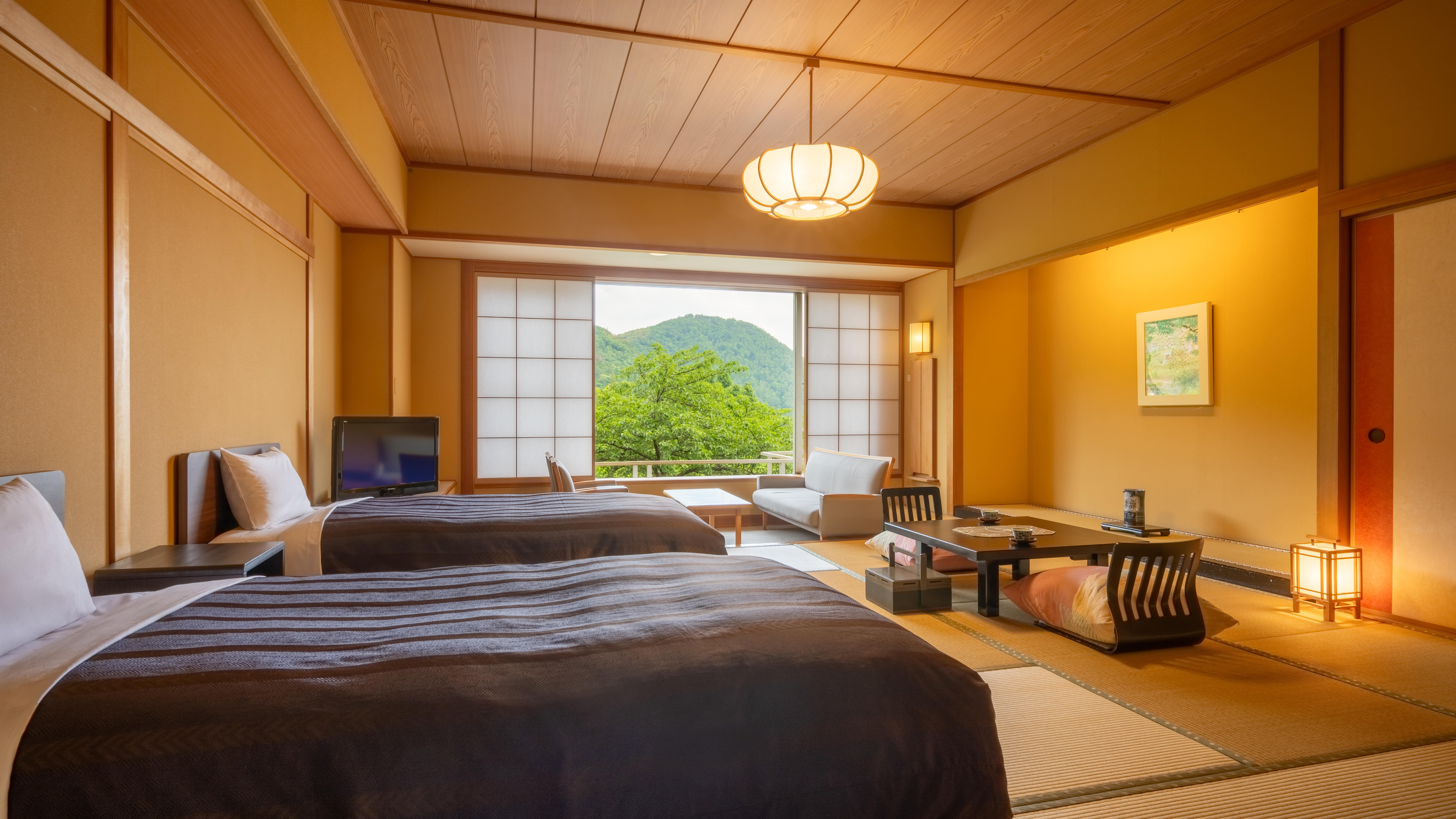 【和ベッド客室 12.5畳｜凌雲閣】セミダブルベッド付きの和室のお部屋です