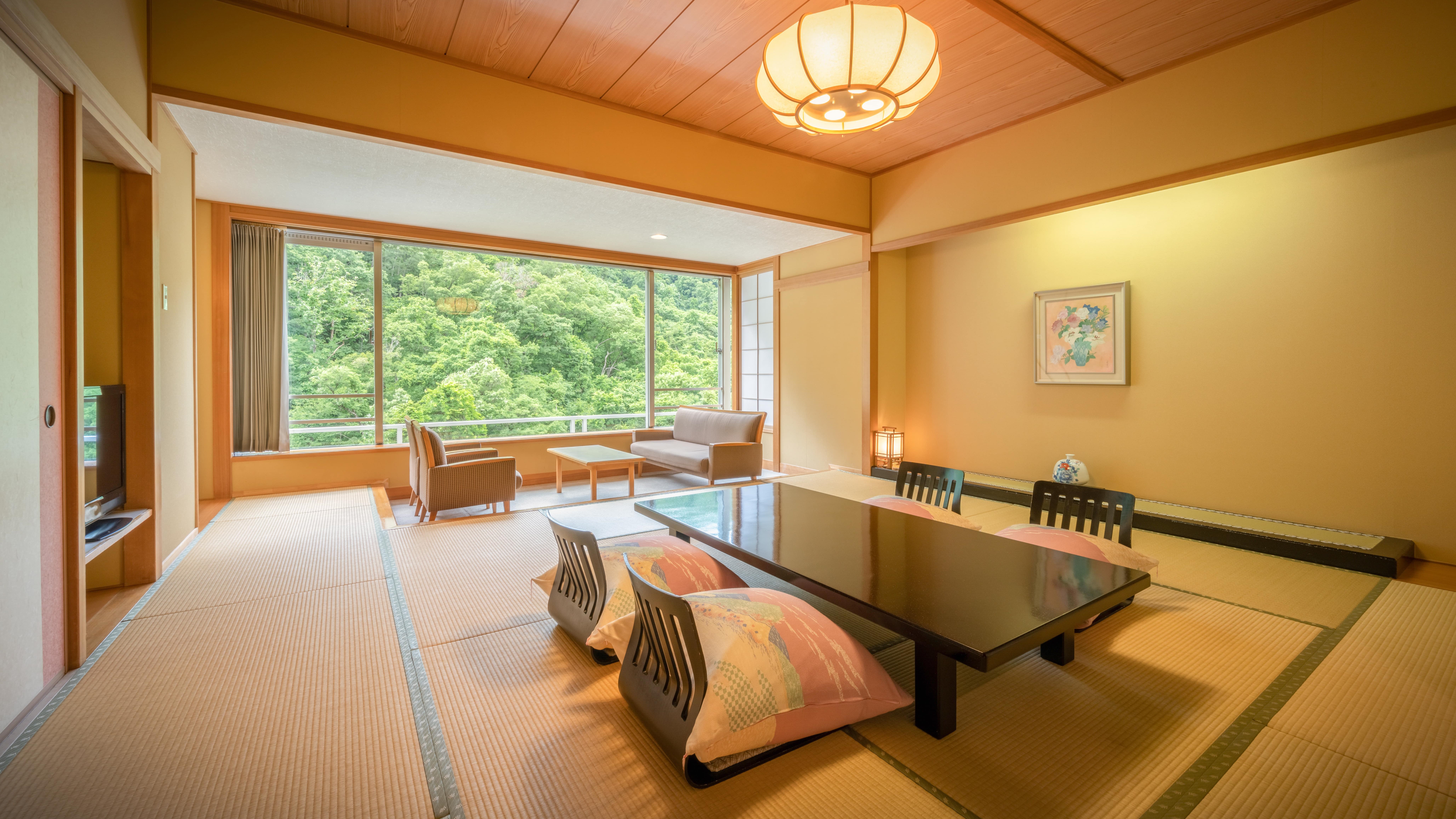 【デラックス和室 12.5畳｜凌雲閣】明るく開放感があり一番人気のお部屋です♪