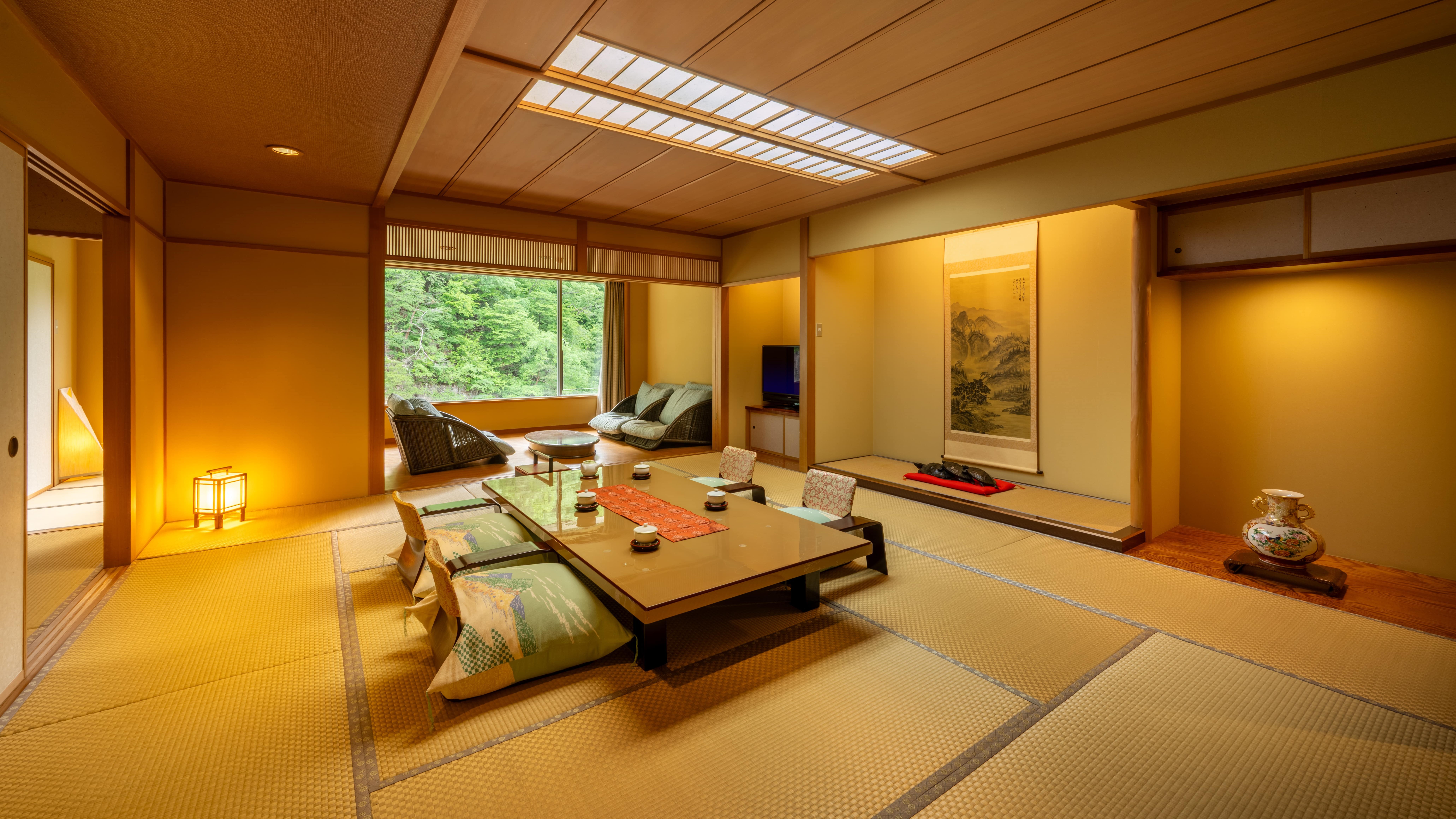 【貴賓室｜紫雲閣】9階のエグゼクティブフロアにある当館最高ランクのお部屋です。特別な日のご宿泊ぜひ