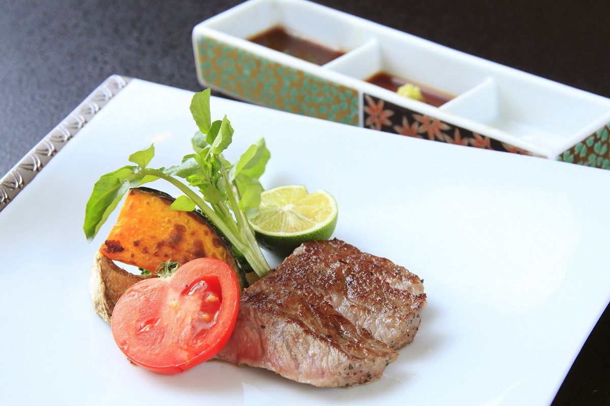 緑水御膳プランのメイン料理「仙台牛ステーキ」