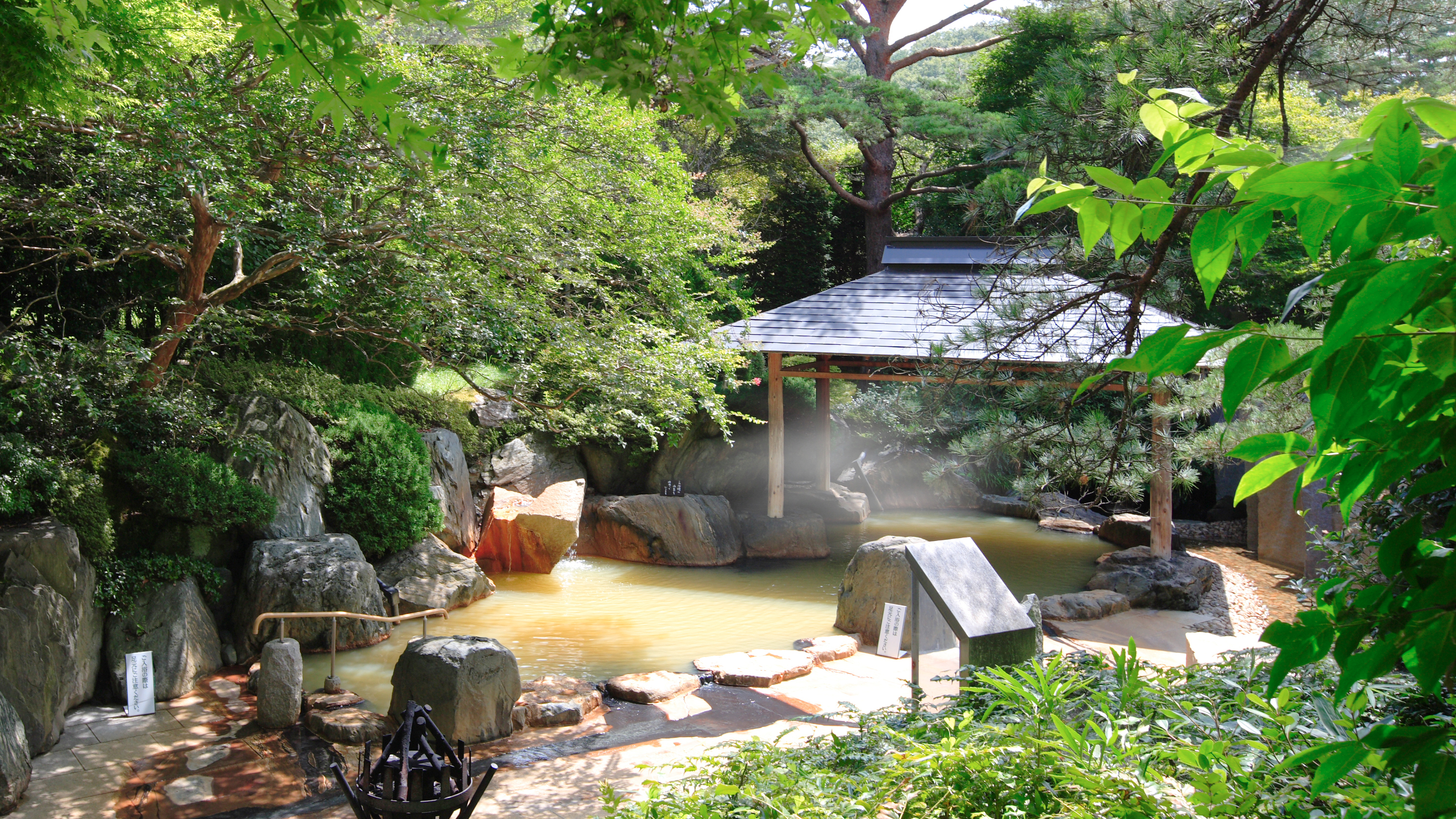 緑水亭ならでは！緑いっぱいの露天風呂