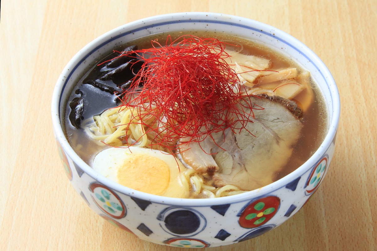 夜食処「祭ばやし」の「かがり火ラーメン」煮干しの出汁がいい感じ