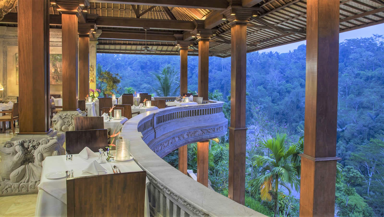 『デワタ　ラウンジ(Dewata Lounge)』