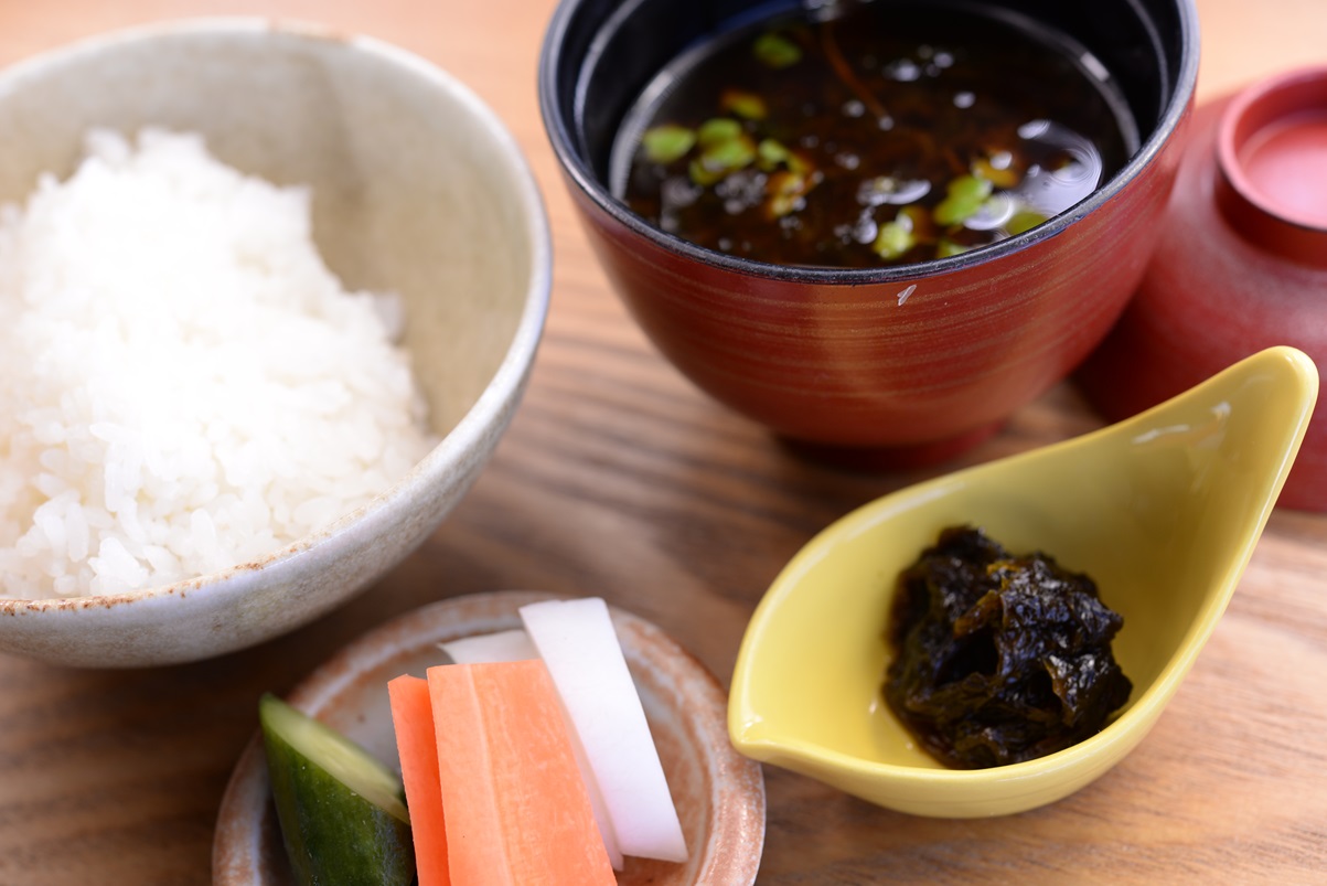 ～*北茨城契約農家・減農薬栽培こしひかり・自家製ぬか漬け・自家製佃煮・自家製味噌を使った磯若布汁*～
