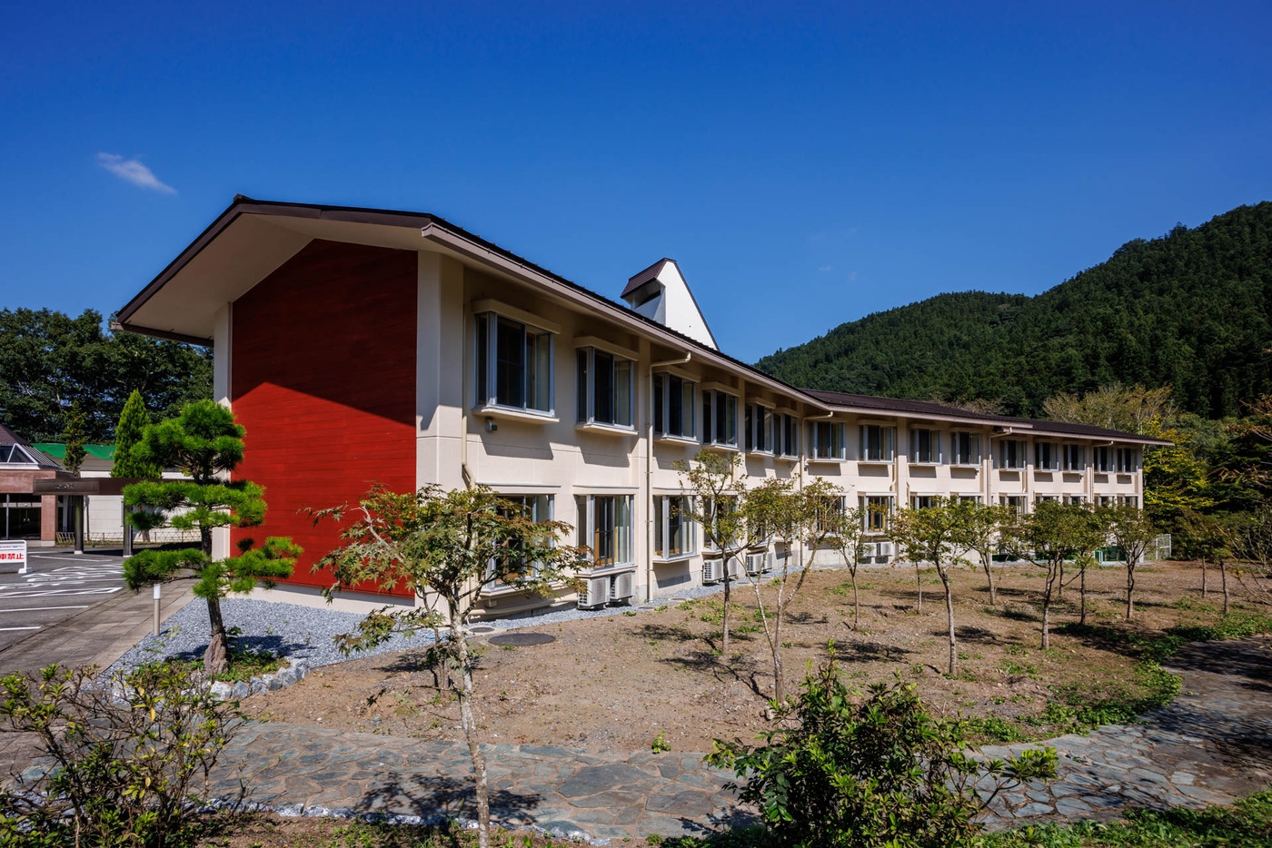 【１泊素泊まりプラン】　ビジネスや両神山などに便利　２１時までチェックインＯＫ　無料駐車場あります♪