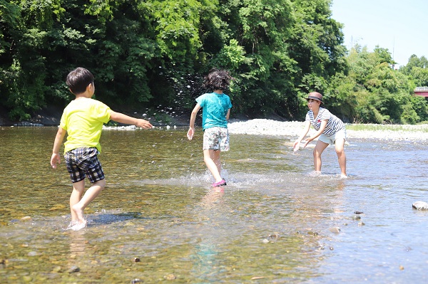 小森川川遊び（徒歩約５分）