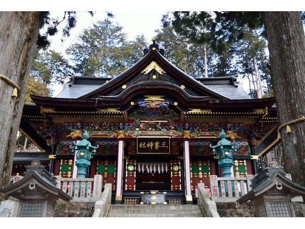 三峯神社（車で約60分）