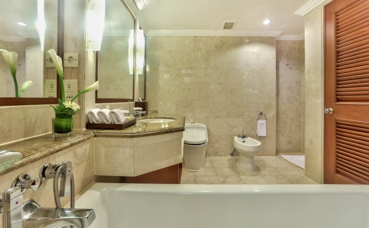 【1ベッドルーム　スイートオーシャンビュー：100平米】バスルーム　一例