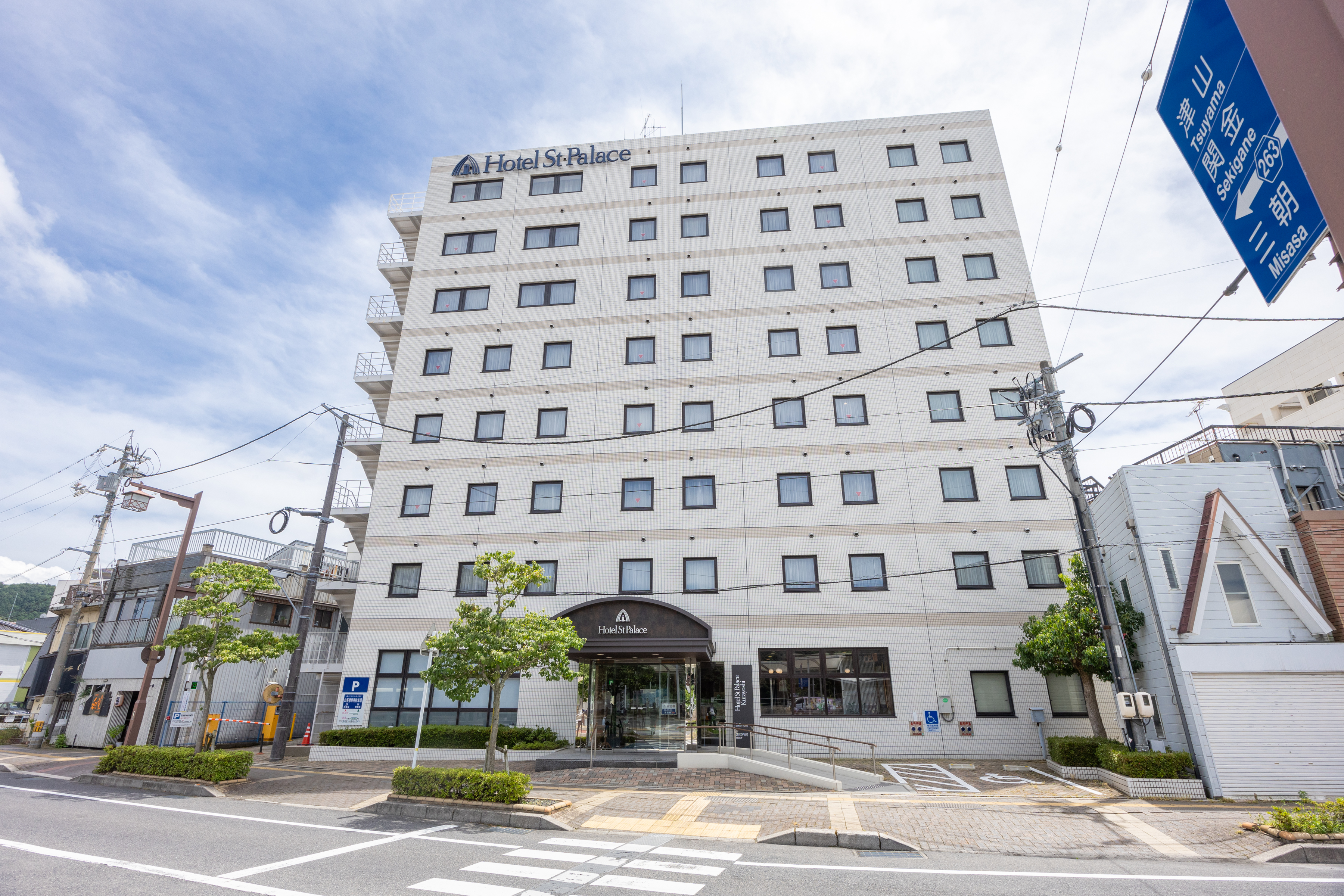 倉吉駅徒歩1分　バス乗り場目の前　市内線　鳥取空港行き　大阪行き高速バス