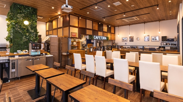 【朝食付き】●朝6：00から営業　●和洋約50種類のビュッフェ